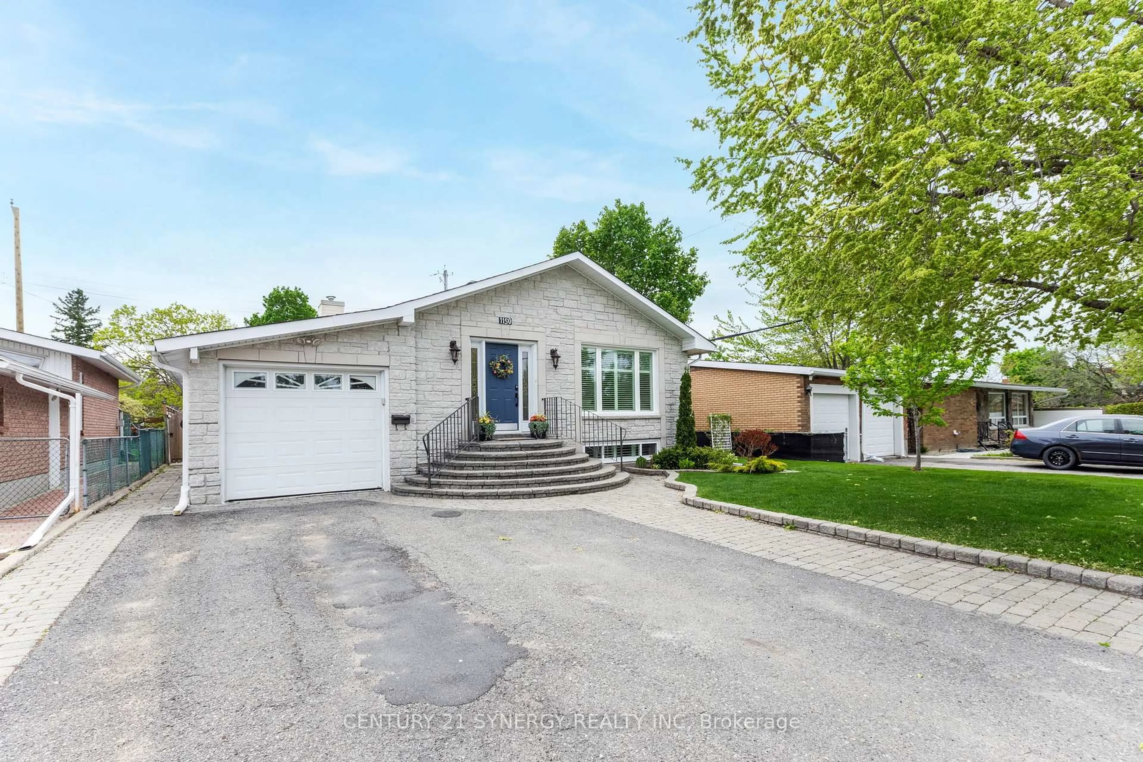 Home with vinyl exterior material, street for 1150 DARTMOUTH Ave, Ottawa Ontario K1V 6J7