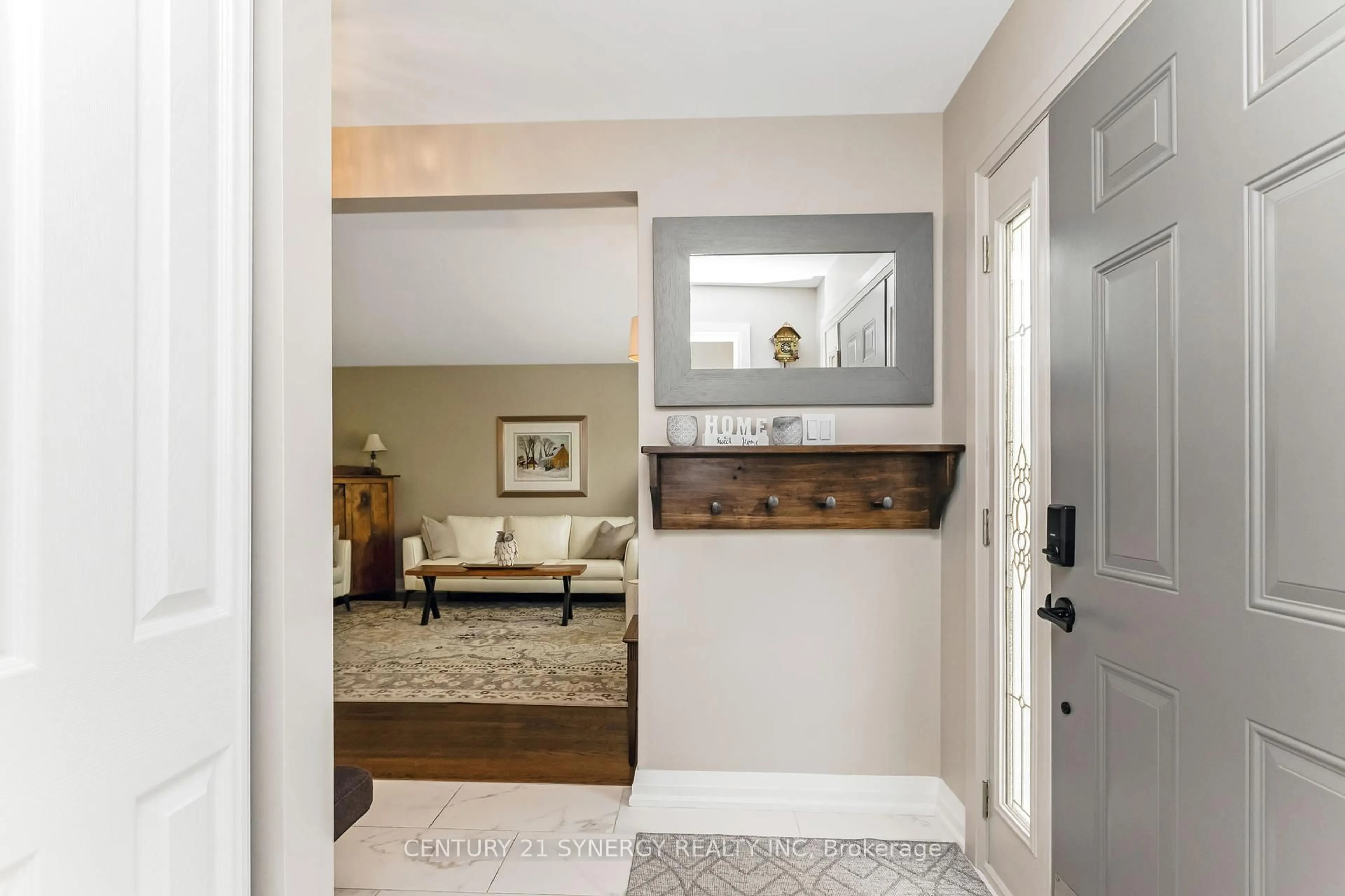 Indoor entryway for 1150 DARTMOUTH Ave, Ottawa Ontario K1V 6J7