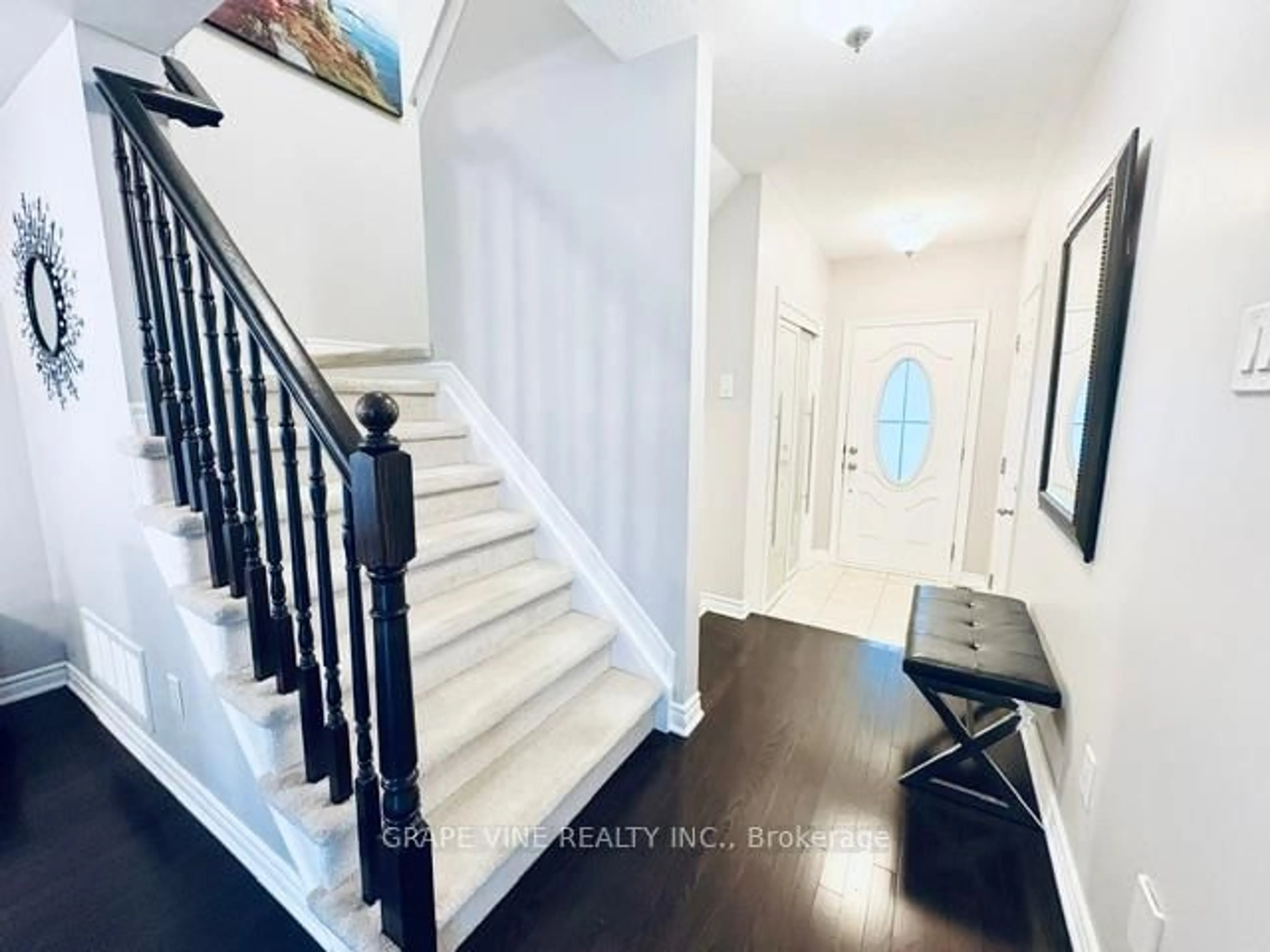 Indoor entryway for 284 Summer Days Walk, Ottawa Ontario K4A 0W1