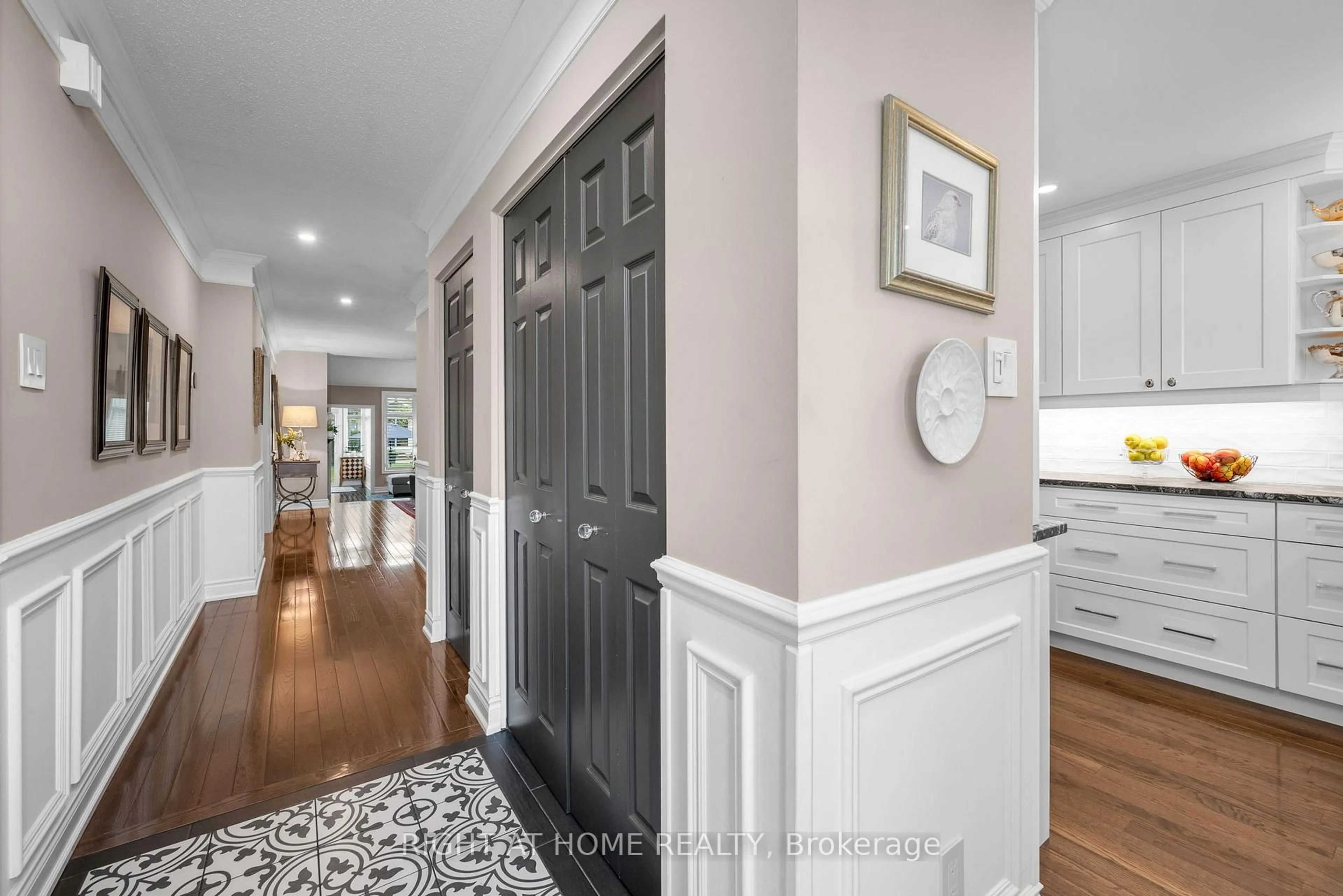 Indoor entryway for 54 Innesbrook Crt, Ottawa Ontario K2S 1C7