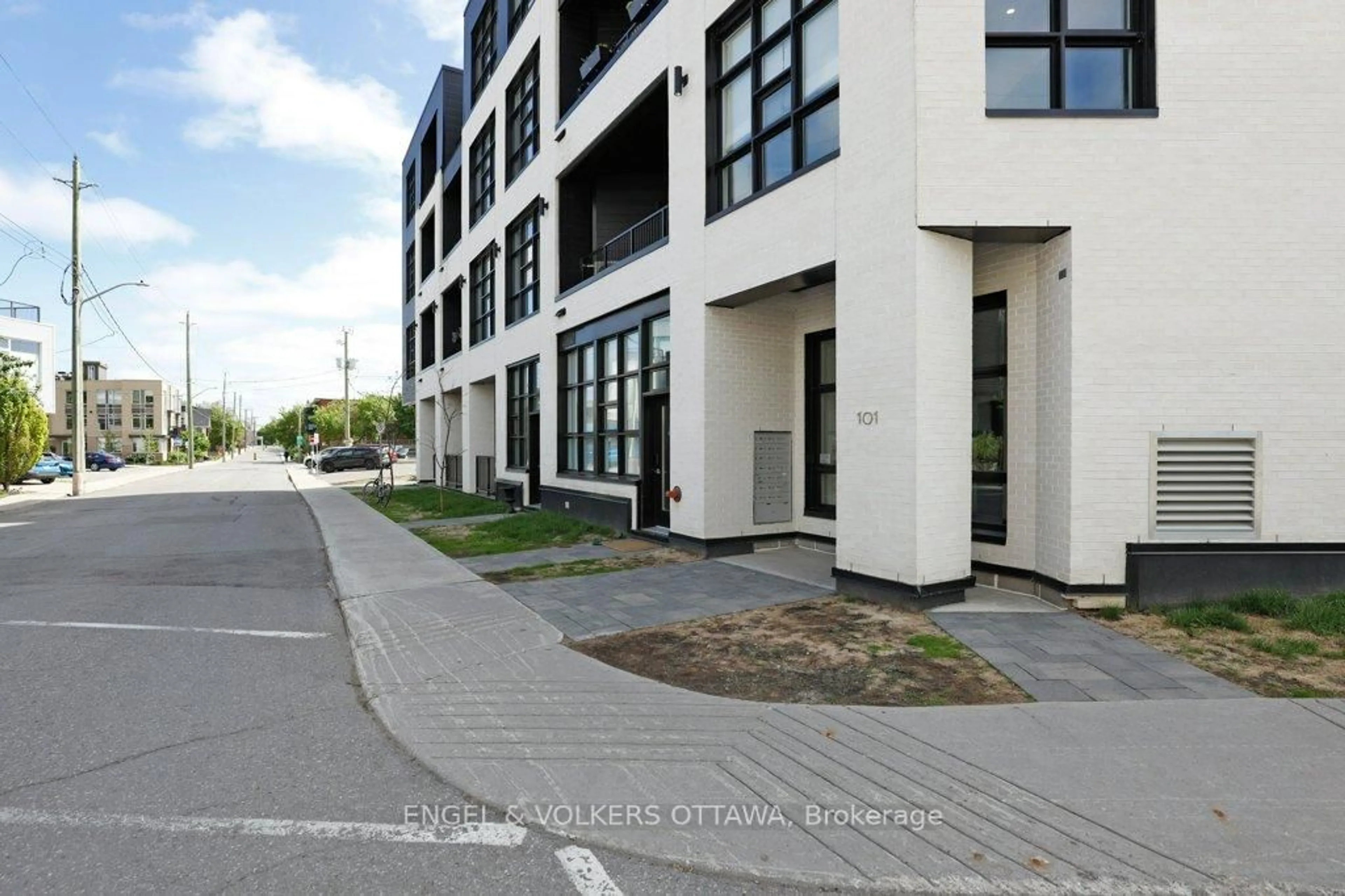 Patio, street for 101 Pinhey St #104, Ottawa Ontario K1Y 1T7