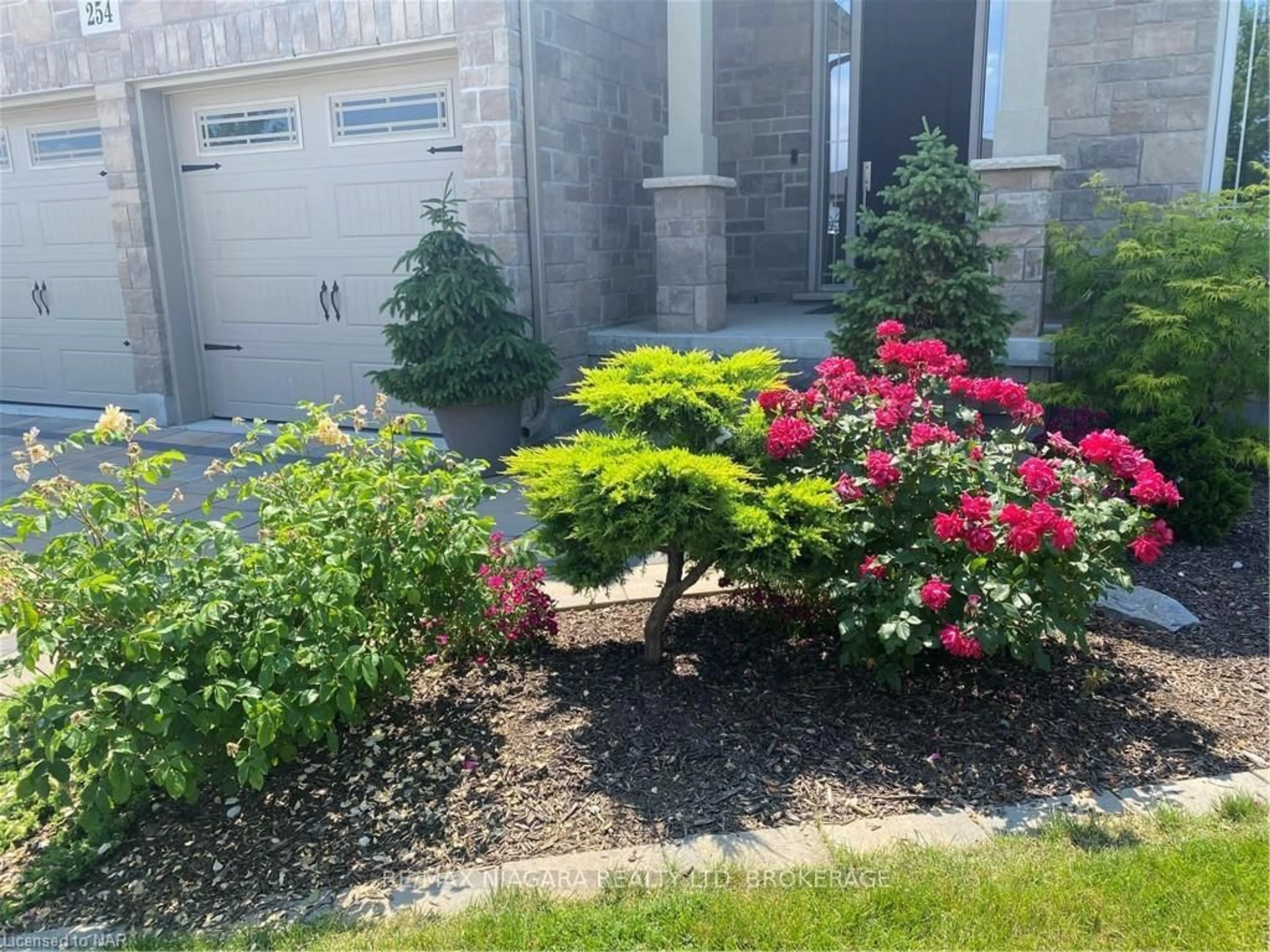 Patio, street for 254 Lancaster Dr, Port Colborne Ontario L3K 0A8