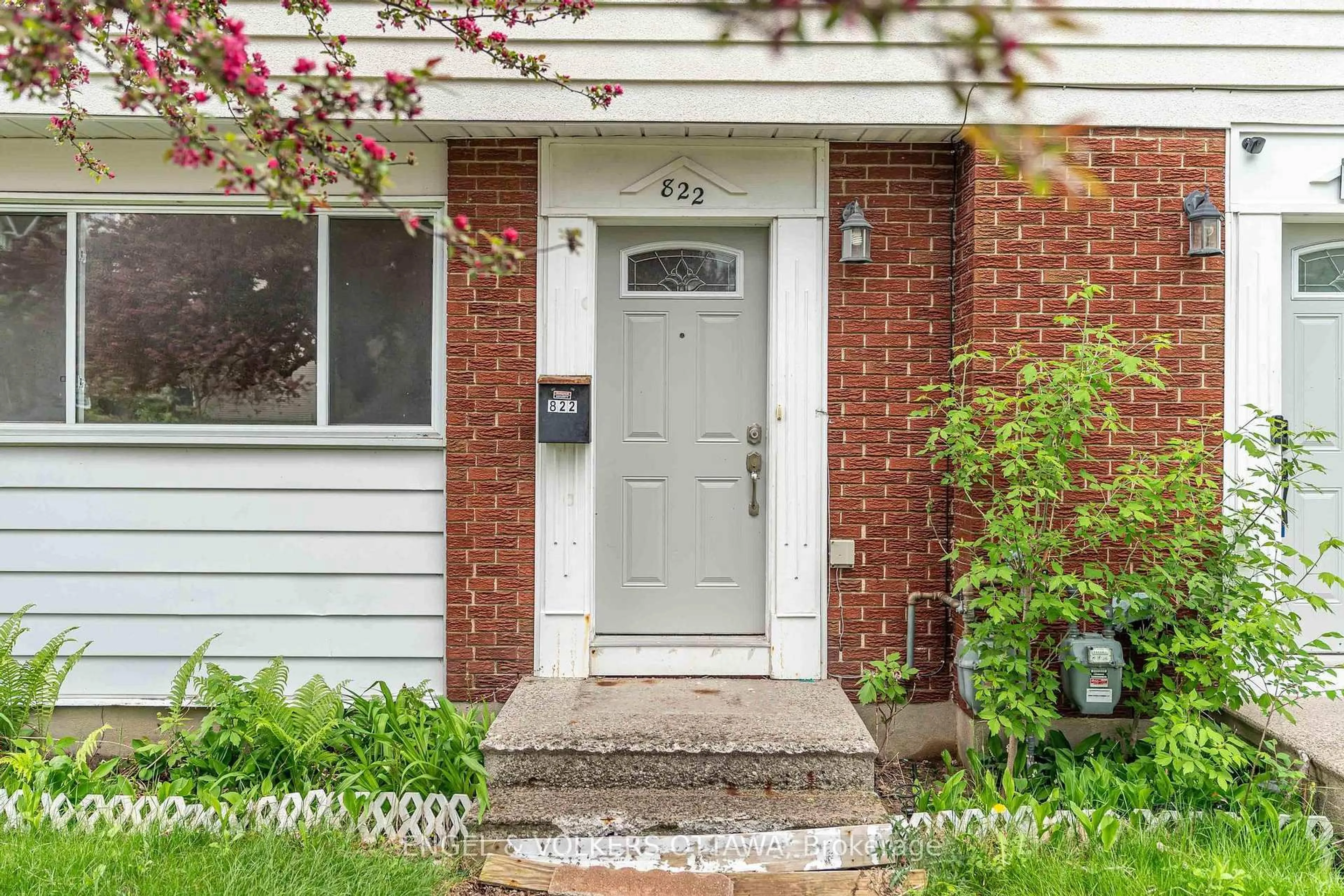 Unknown for 822 Grenon Ave, Ottawa Ontario K2B 6G2