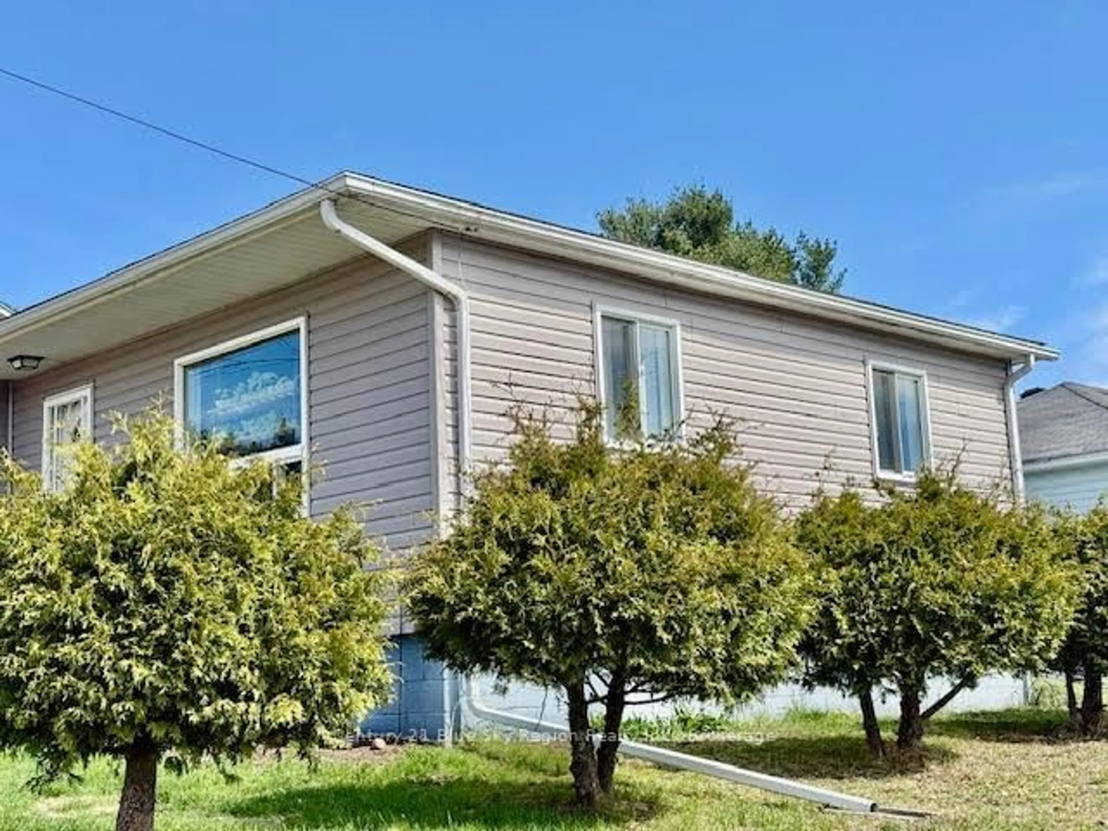Home with vinyl exterior material, street for 311 SEVENTH St, Mattawa Ontario P0H 1V0