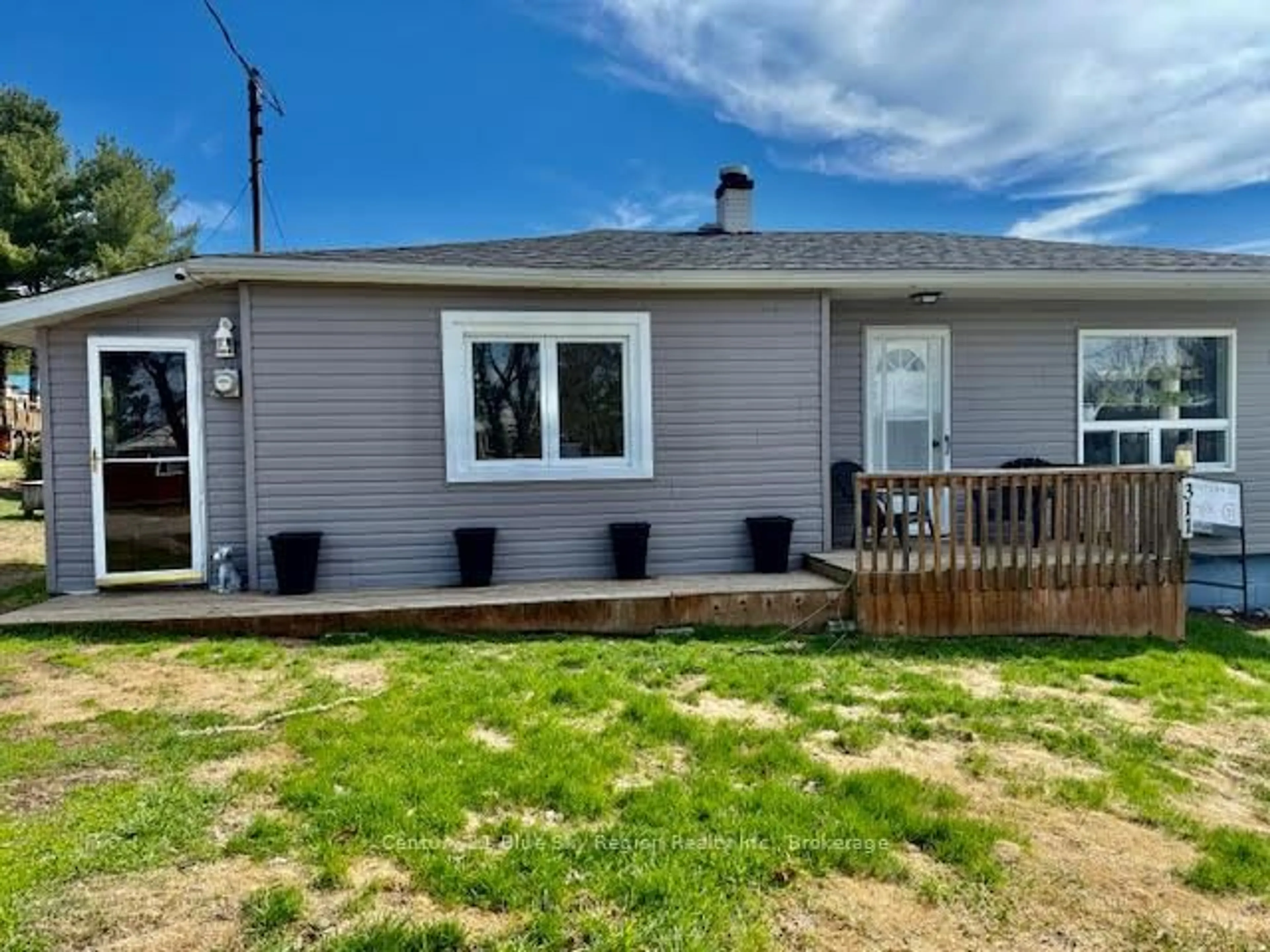 Home with vinyl exterior material, unknown for 311 SEVENTH St, Mattawa Ontario P0H 1V0