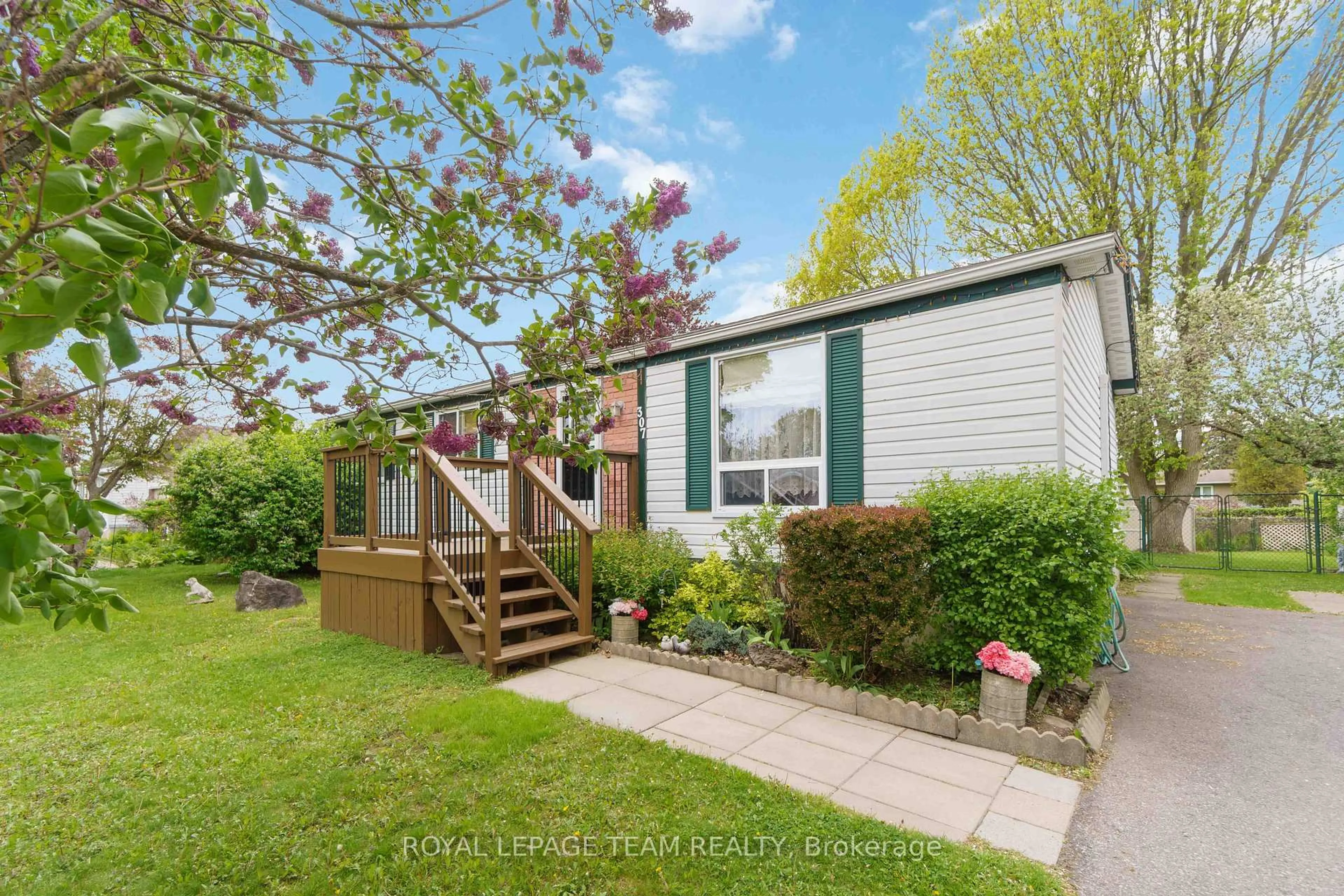 A pic from outside/outdoor area/front of a property/back of a property/a pic from drone, street for 307 Dodson St, North Grenville Ontario K0G 1J0