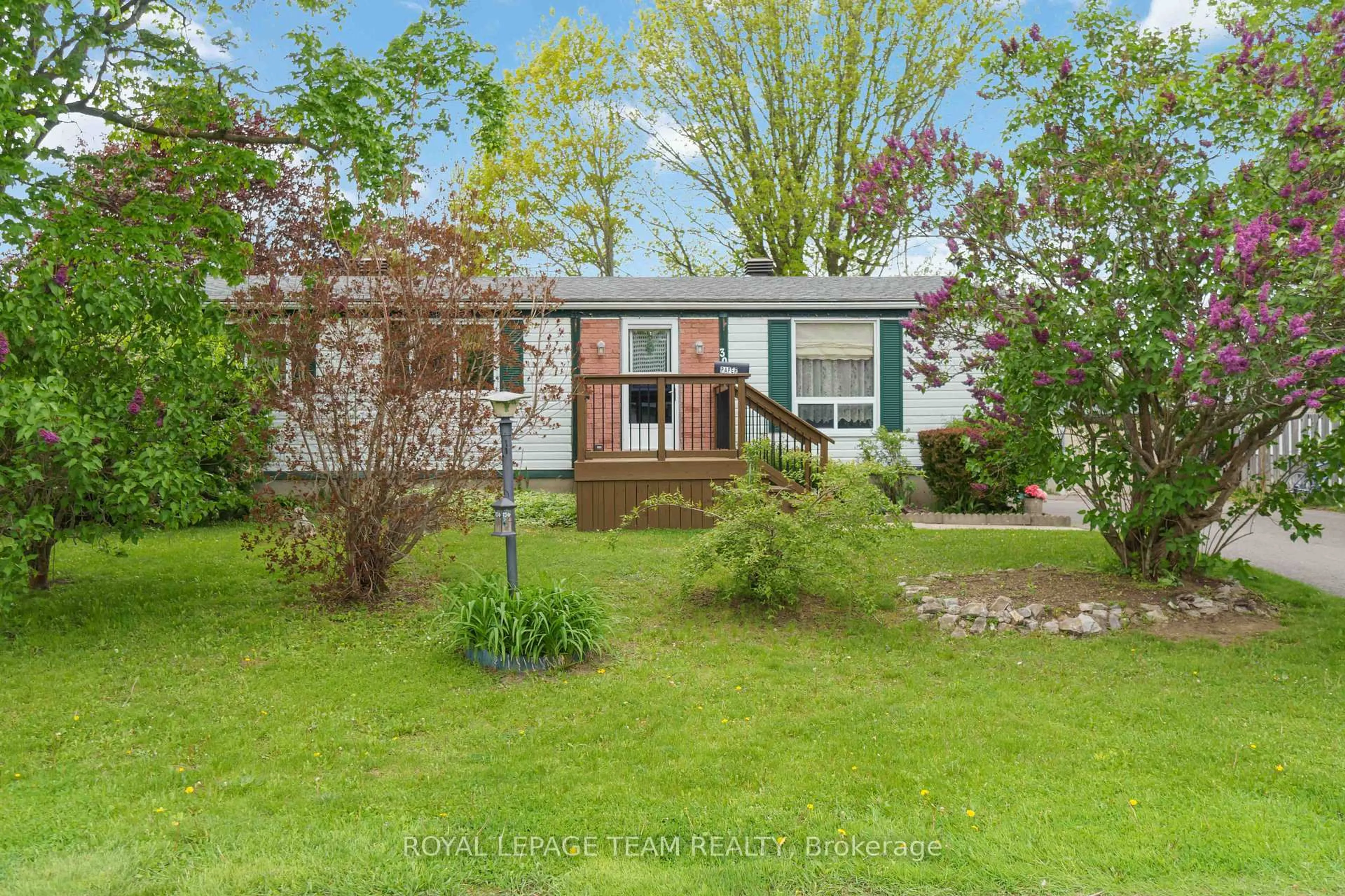 A pic from outside/outdoor area/front of a property/back of a property/a pic from drone, street for 307 Dodson St, North Grenville Ontario K0G 1J0
