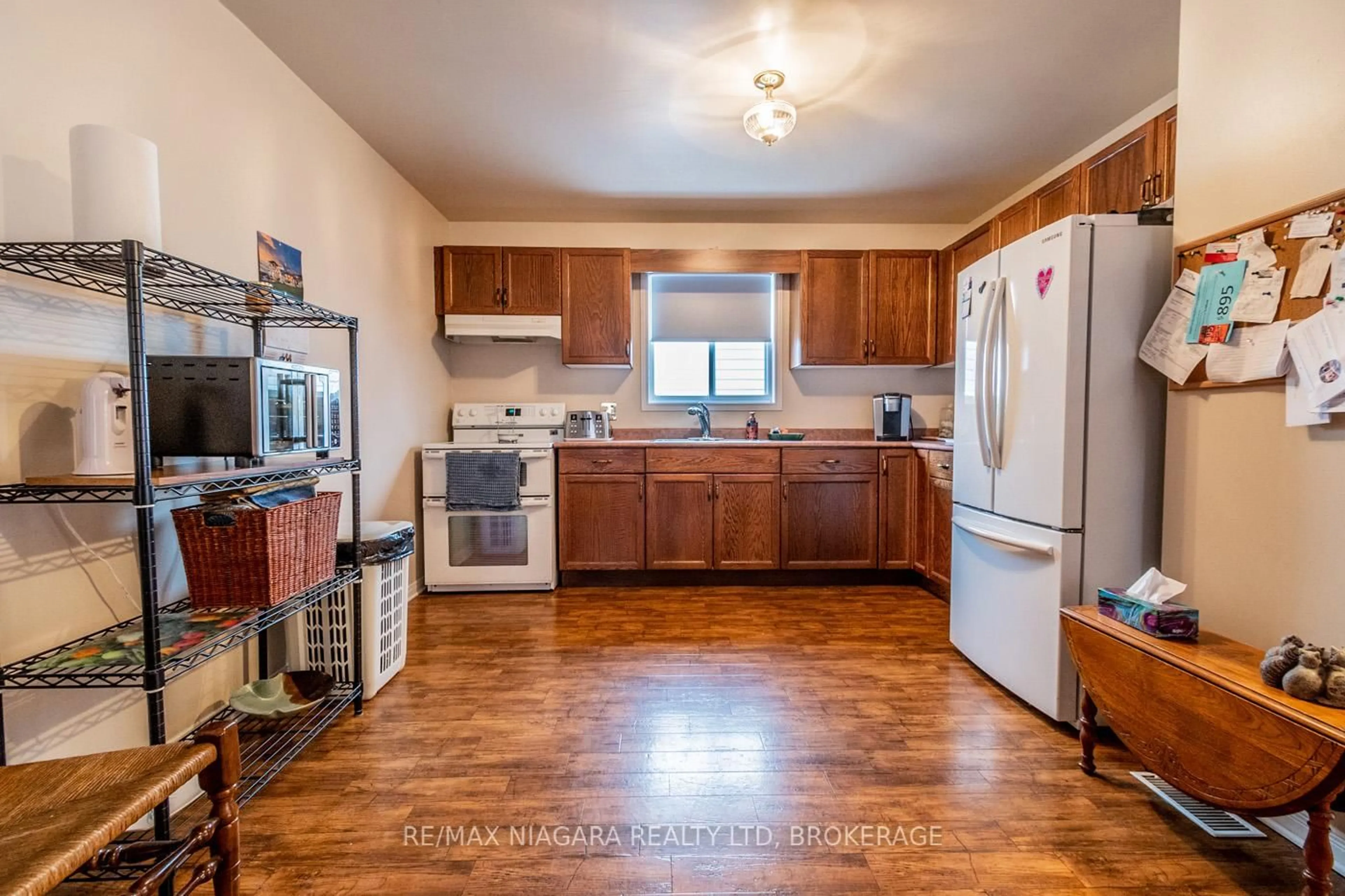 Standard kitchen, unknown for 14 JENNIFER Cres, St. Catharines Ontario L2M 7Y9