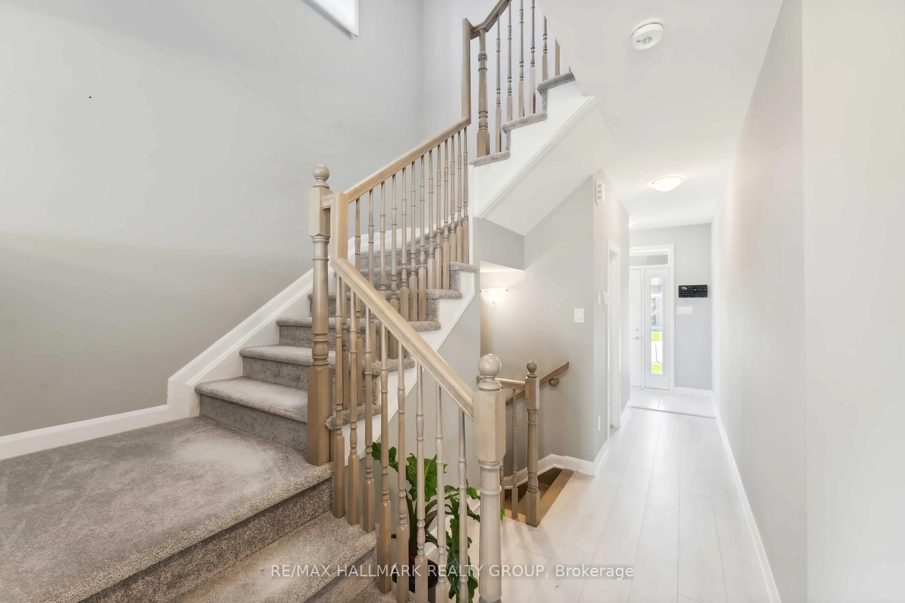 Stairs for 731 Sebastian St, Ottawa Ontario K4A 5L1