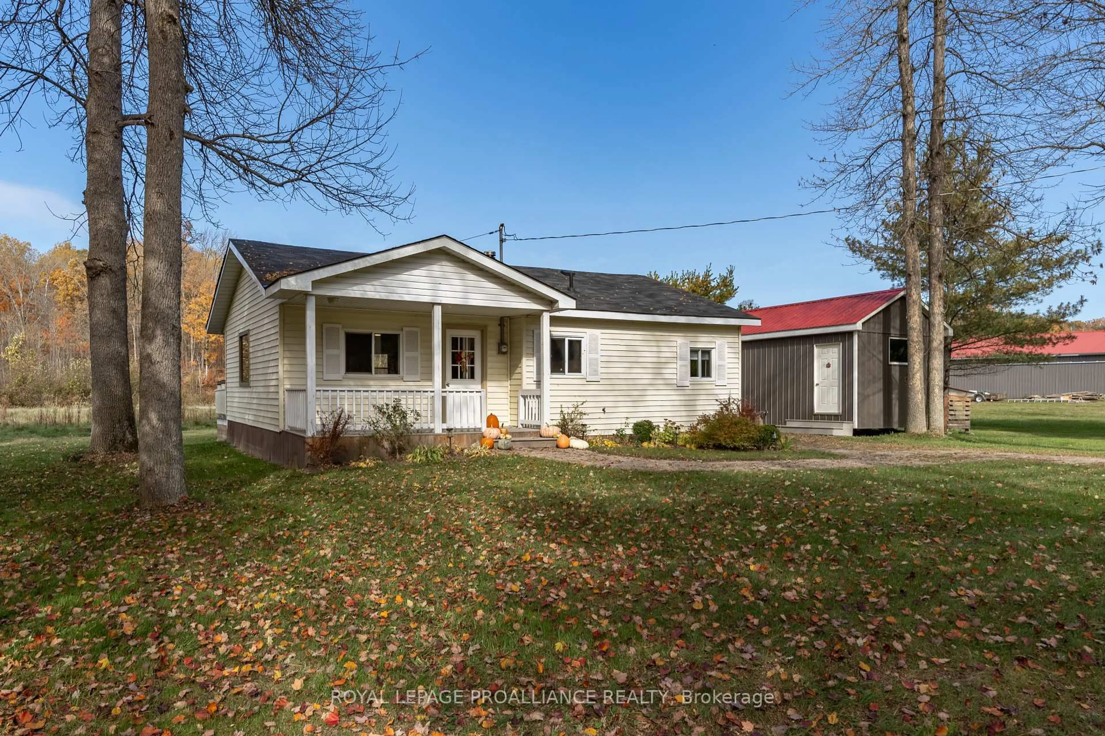 Home with vinyl exterior material, street for 1019 Turner Way, Arden Ontario K0H 1B0