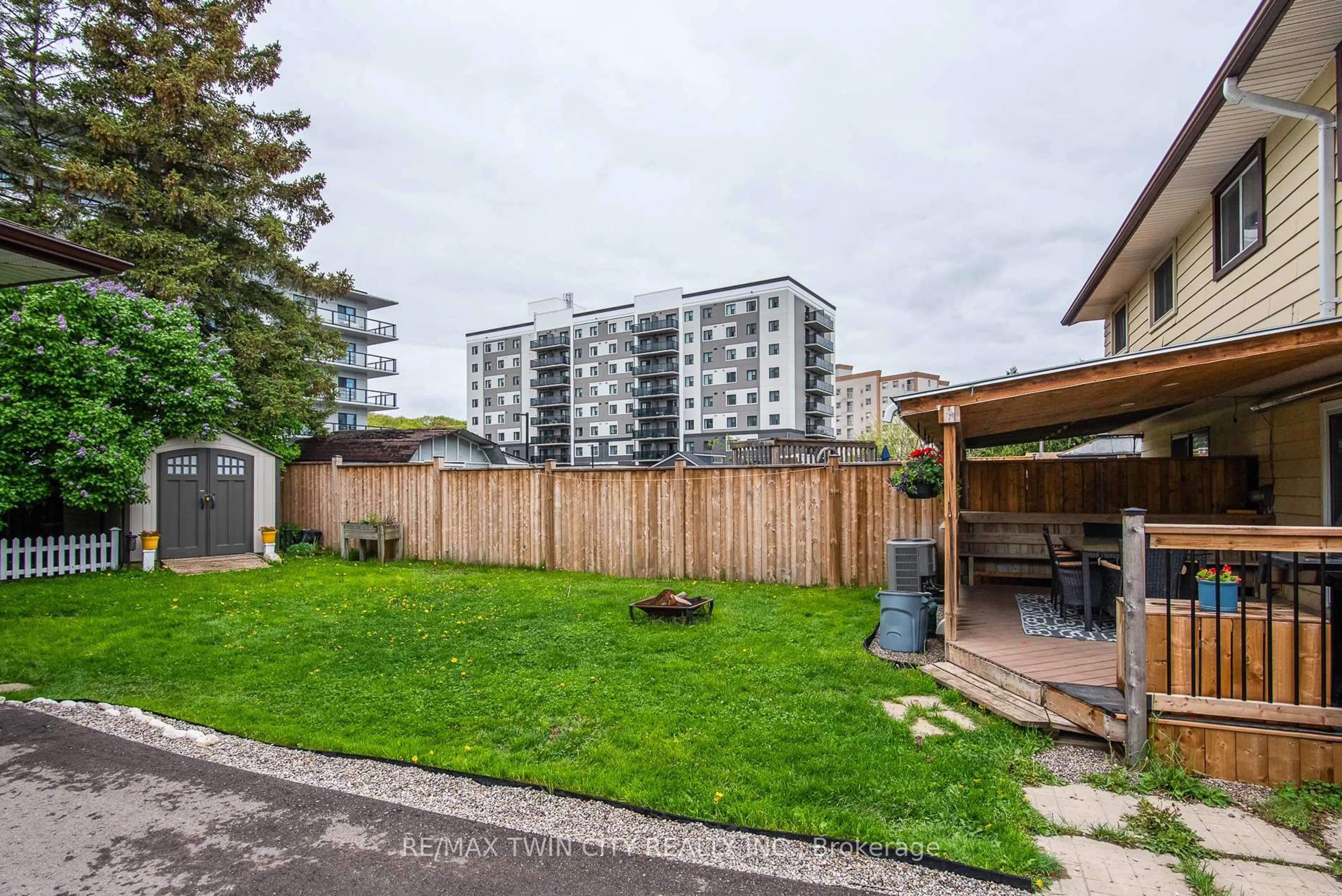 Patio, street for 109 Selkirk Dr, Kitchener Ontario N2E 1M5