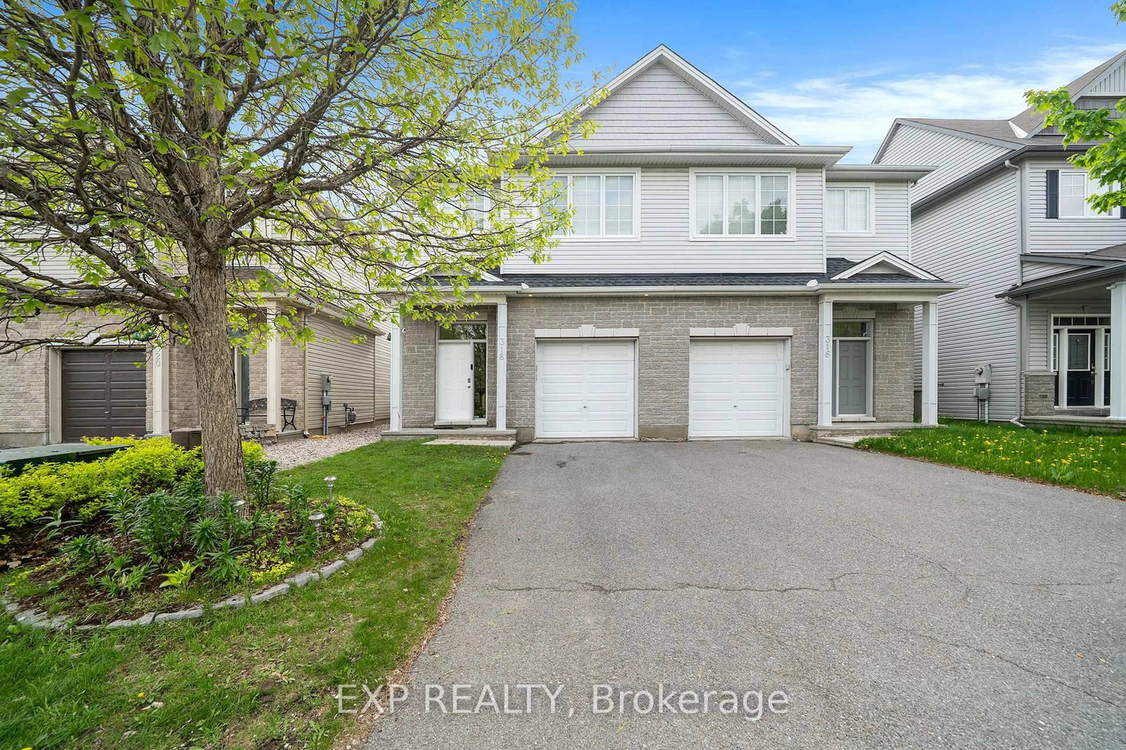 A pic from outside/outdoor area/front of a property/back of a property/a pic from drone, street for 318 Kippen Pl, Ottawa Ontario K2J 0N8