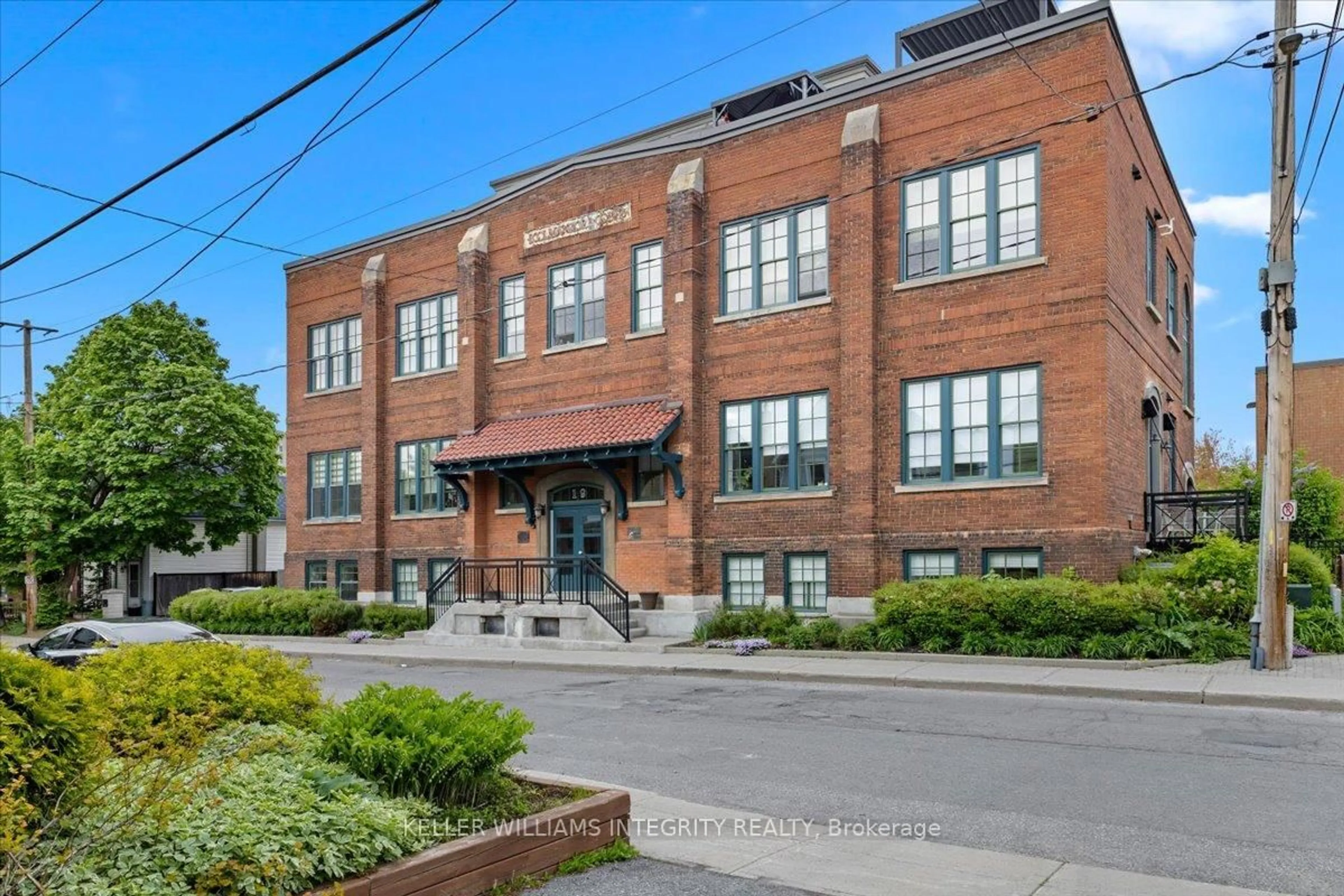 Home with brick exterior material, building for 19 Melrose Ave #104, Ottawa Ontario K2A 1H1