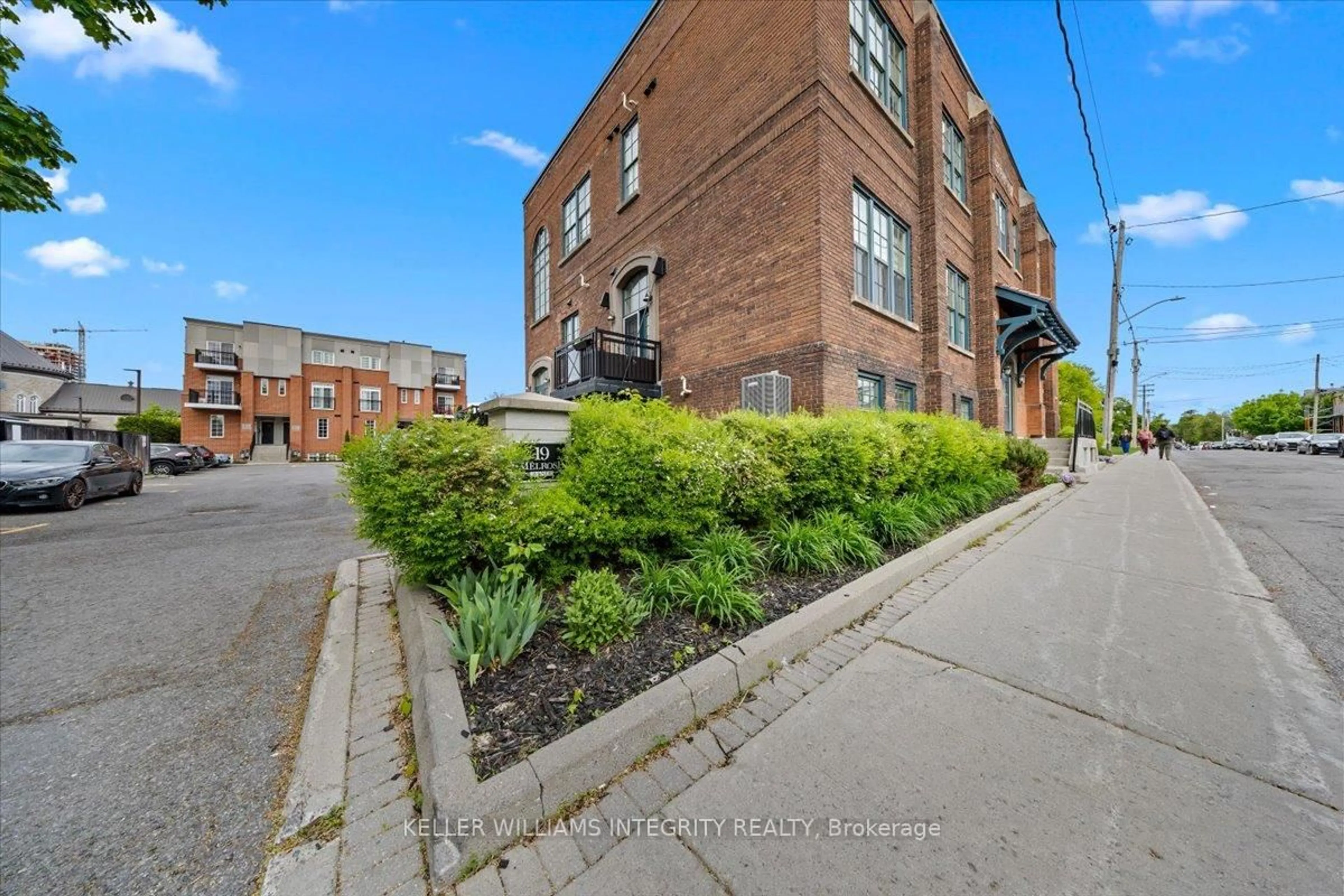 Patio, street for 19 Melrose Ave #104, Ottawa Ontario K2A 1H1