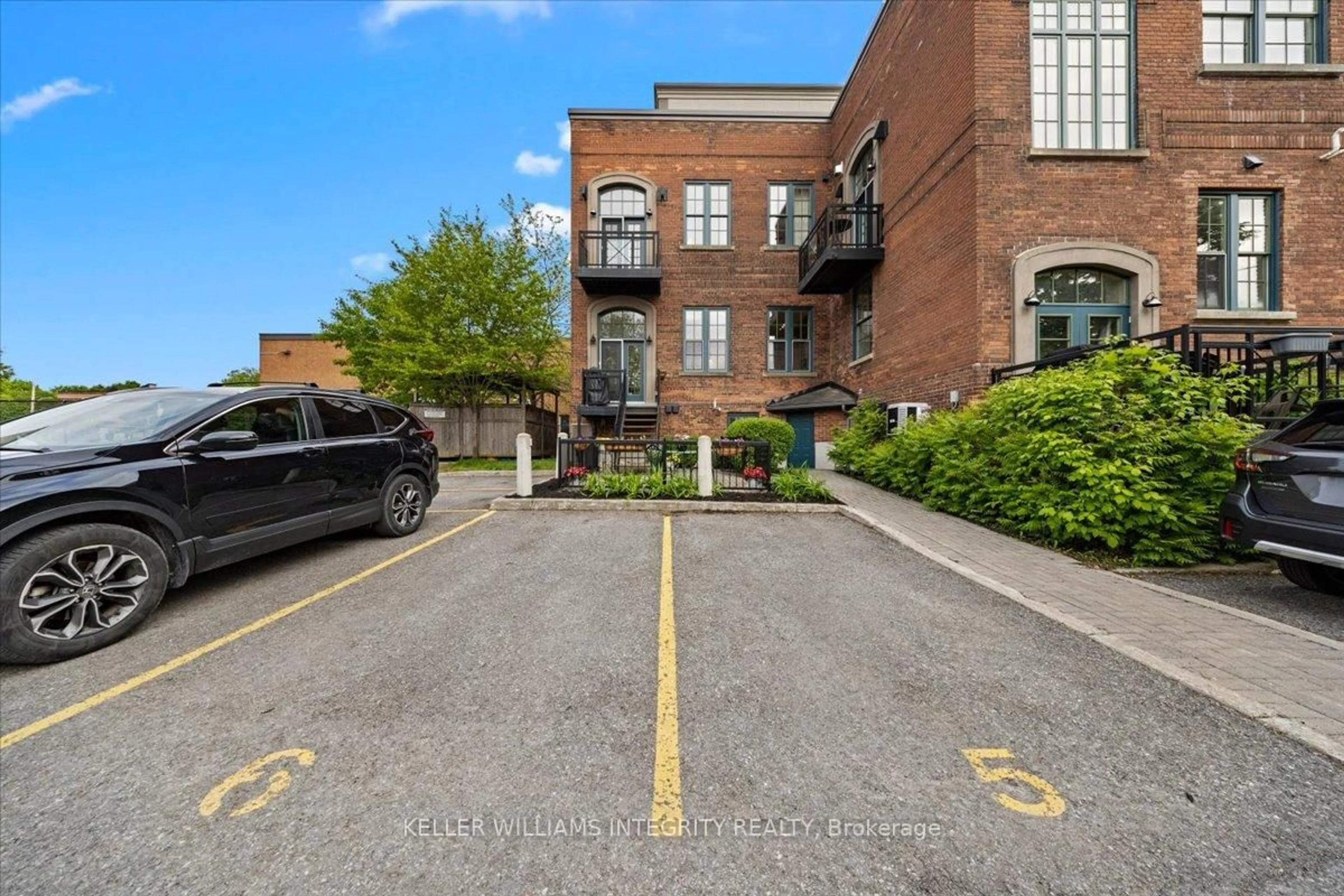 A pic from outside/outdoor area/front of a property/back of a property/a pic from drone, street for 19 Melrose Ave #104, Ottawa Ontario K2A 1H1