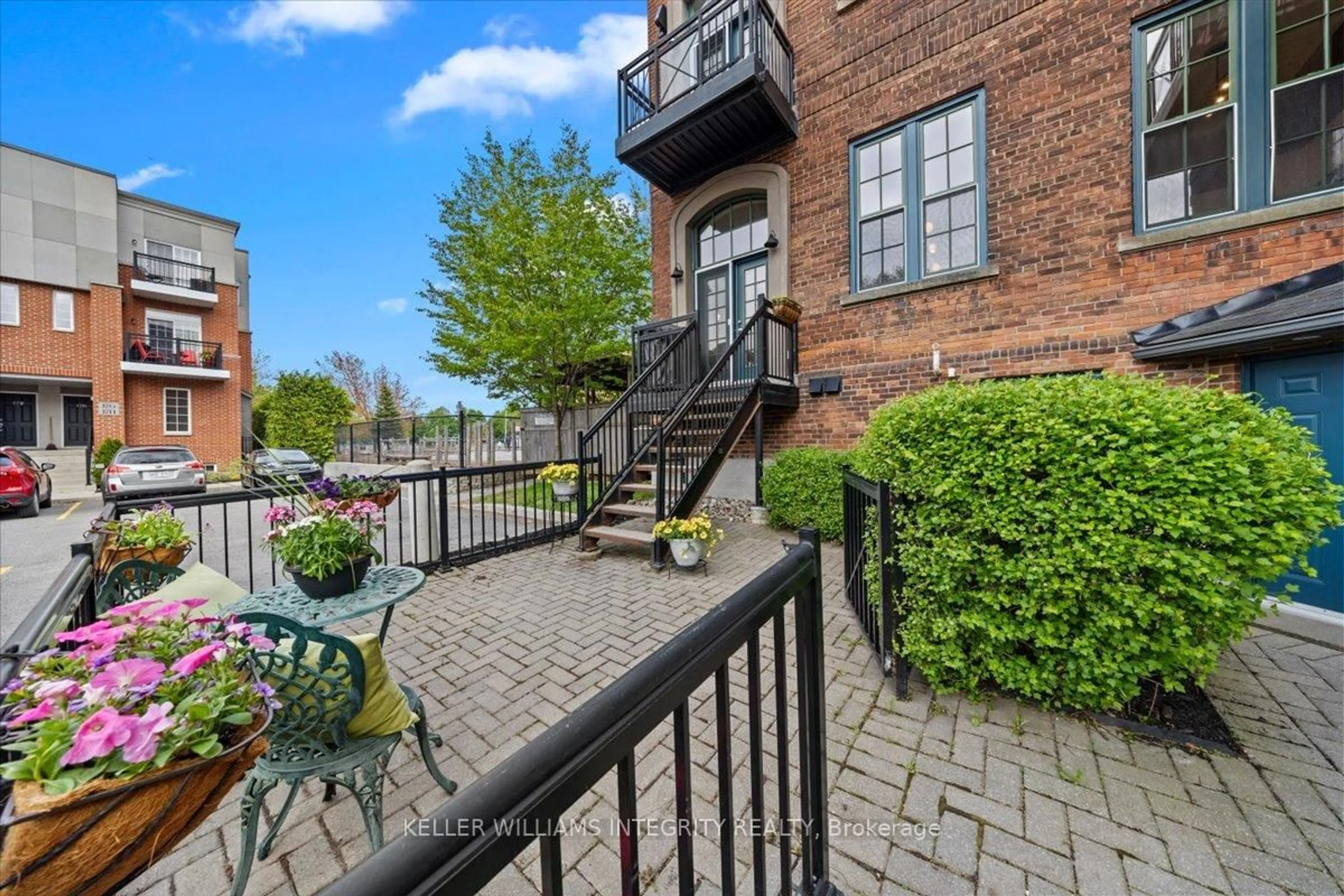 Patio, street for 19 Melrose Ave #104, Ottawa Ontario K2A 1H1