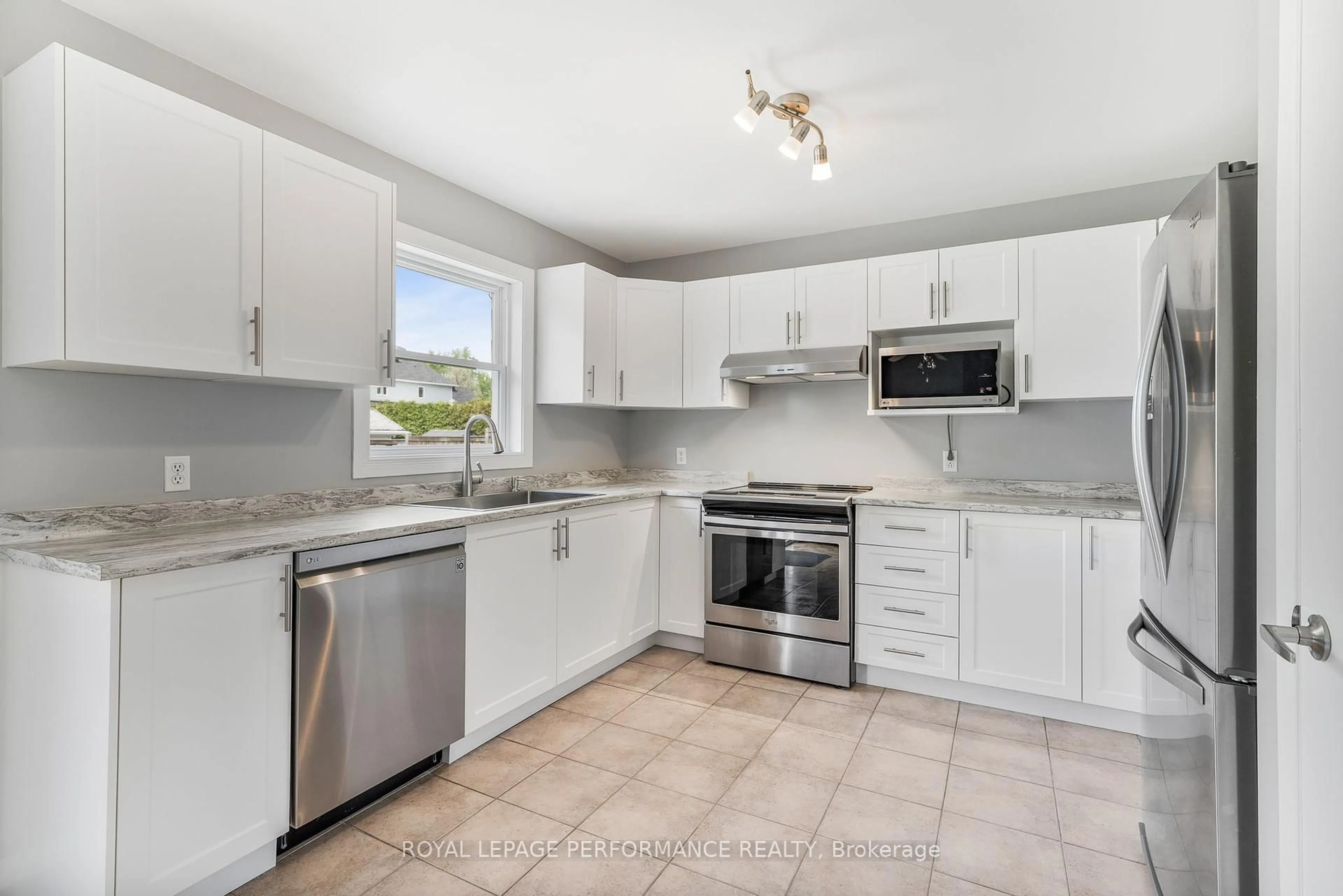 Standard kitchen, unknown for 61 Albert St, Russell Ontario K0A 1W1
