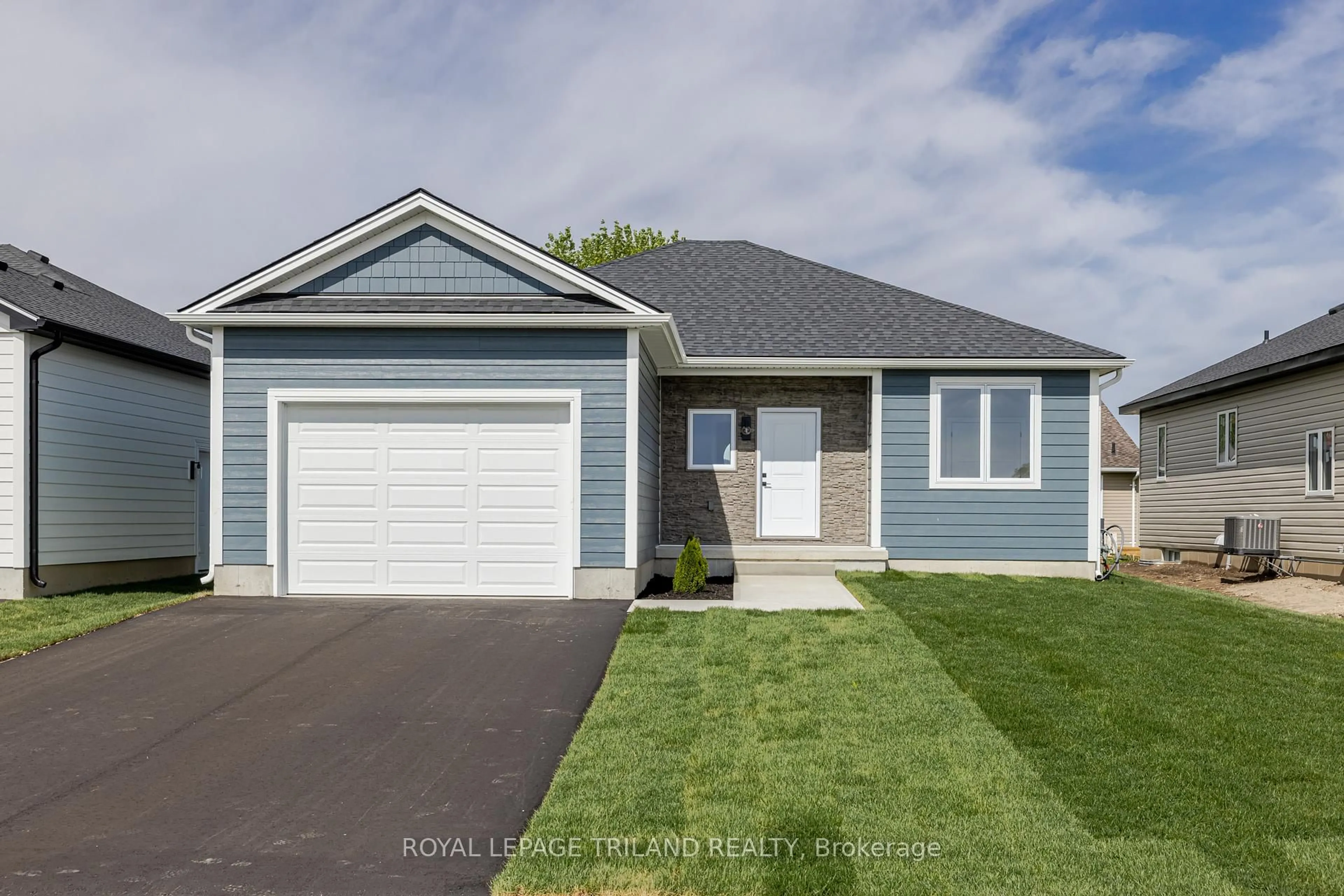 Home with vinyl exterior material, street for 49 Rebecca Dr, Aylmer Ontario N5H 0A1