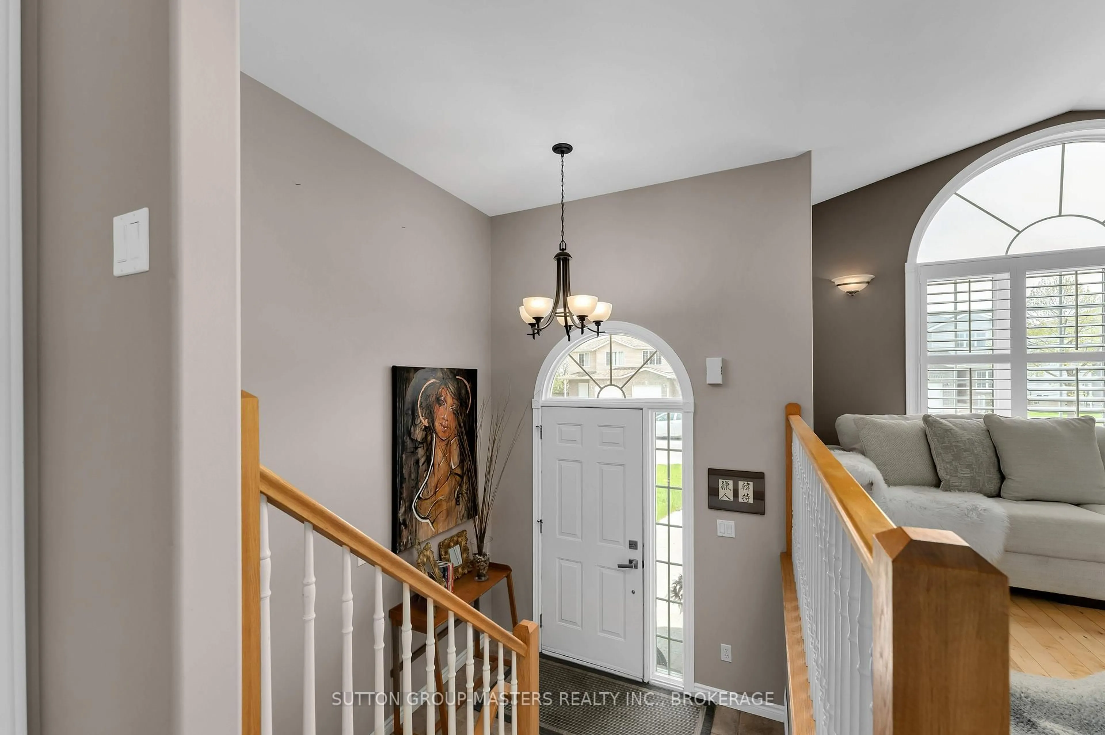 Indoor entryway for 677 Tanner Dr, Kingston Ontario K7M 8Y2