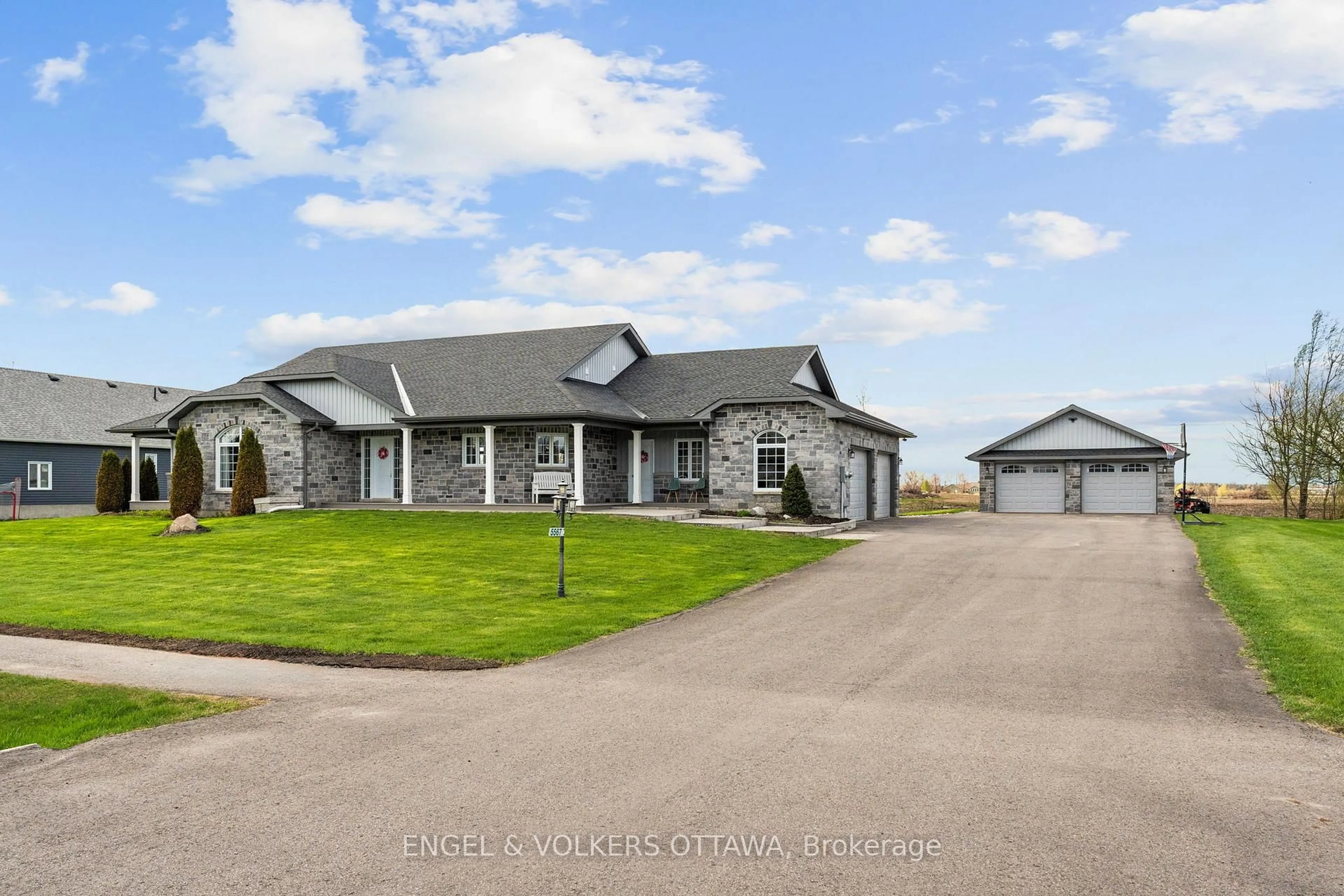 A pic from outside/outdoor area/front of a property/back of a property/a pic from drone, unknown for 5567 Lombardy Dr, Osgoode Ontario K0A 2W0