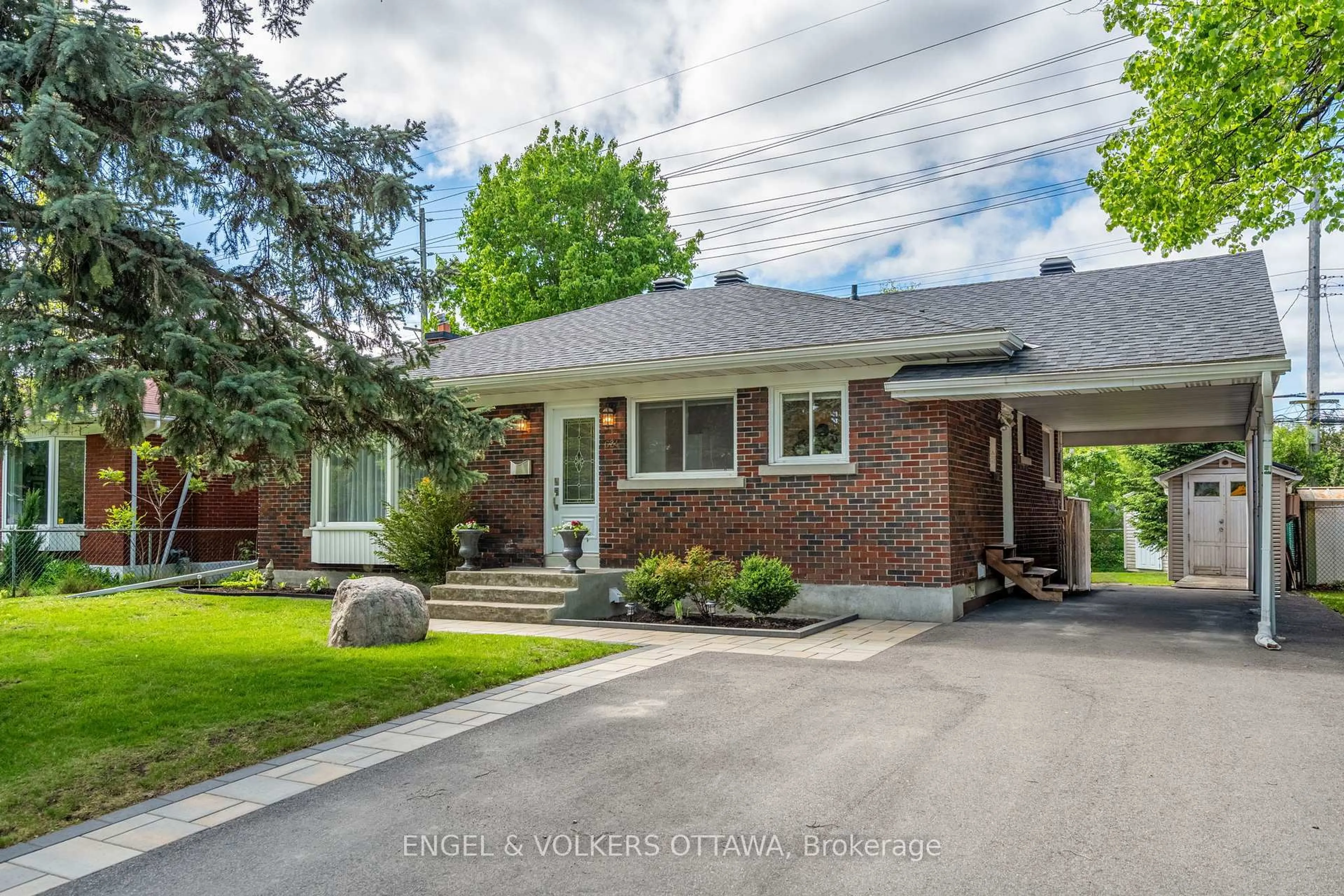 Home with brick exterior material, street for 624 Browning Ave, Ottawa Ontario K1G 0T9