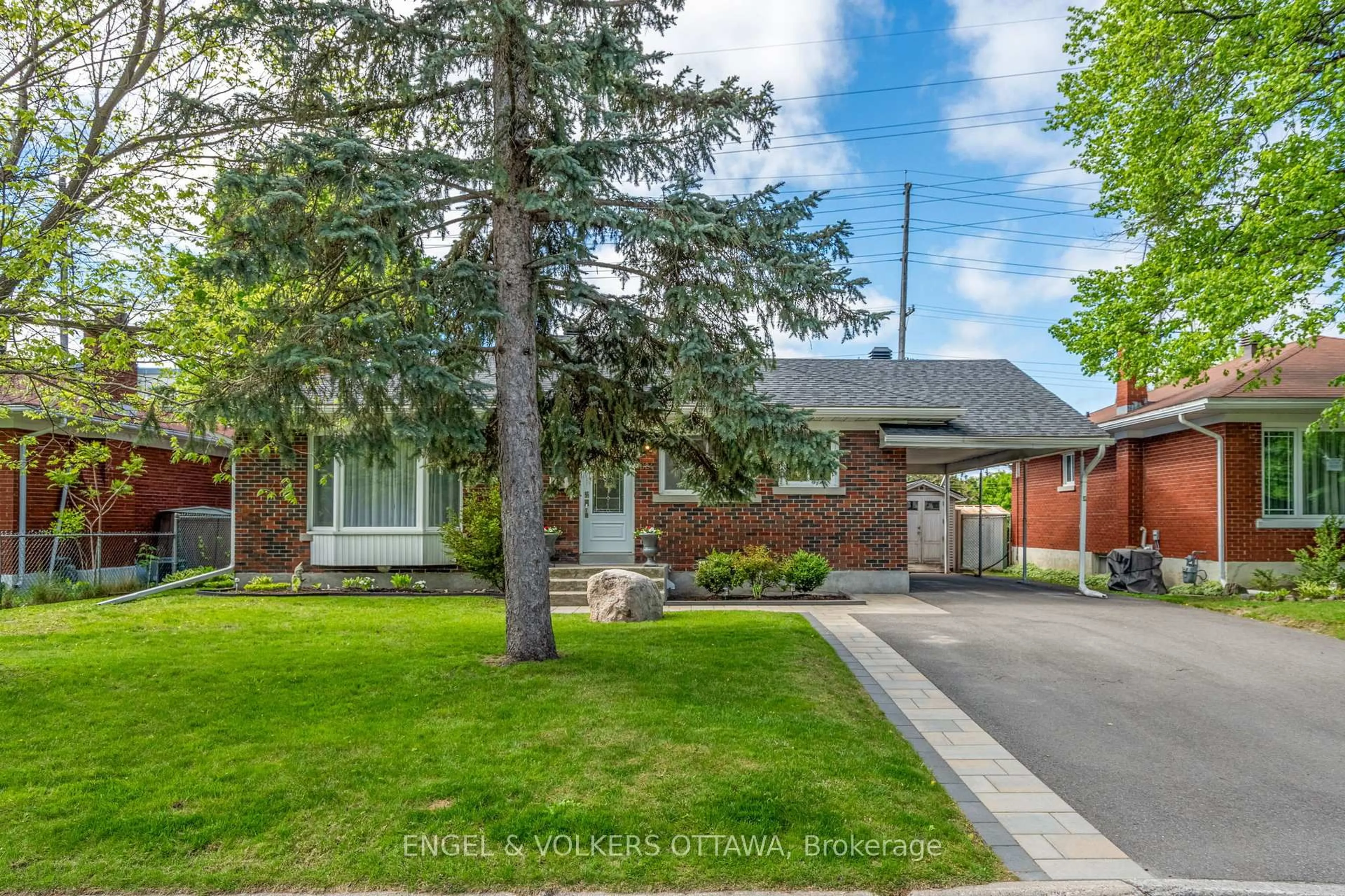Home with brick exterior material, street for 624 Browning Ave, Ottawa Ontario K1G 0T9