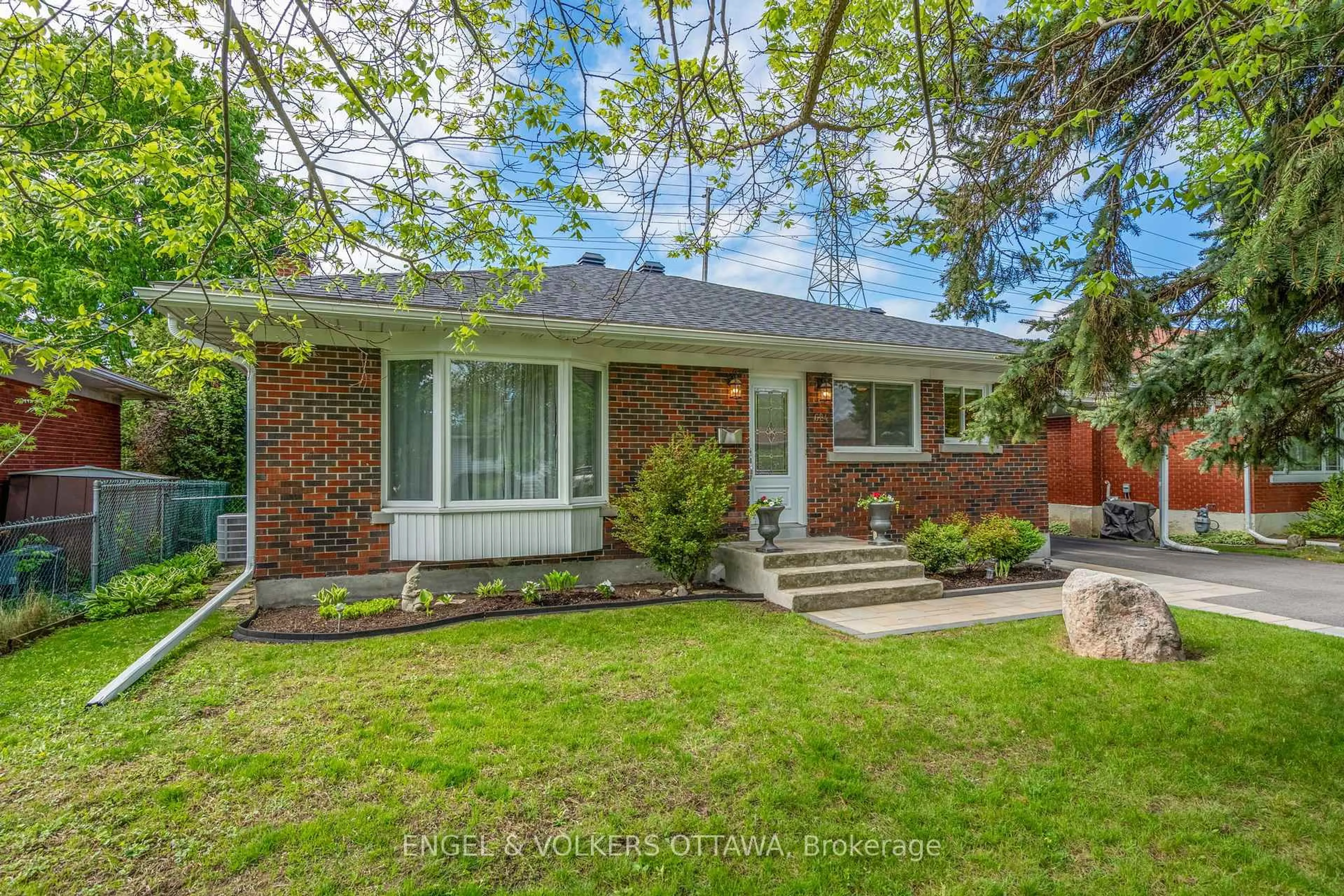 Home with brick exterior material, street for 624 Browning Ave, Ottawa Ontario K1G 0T9