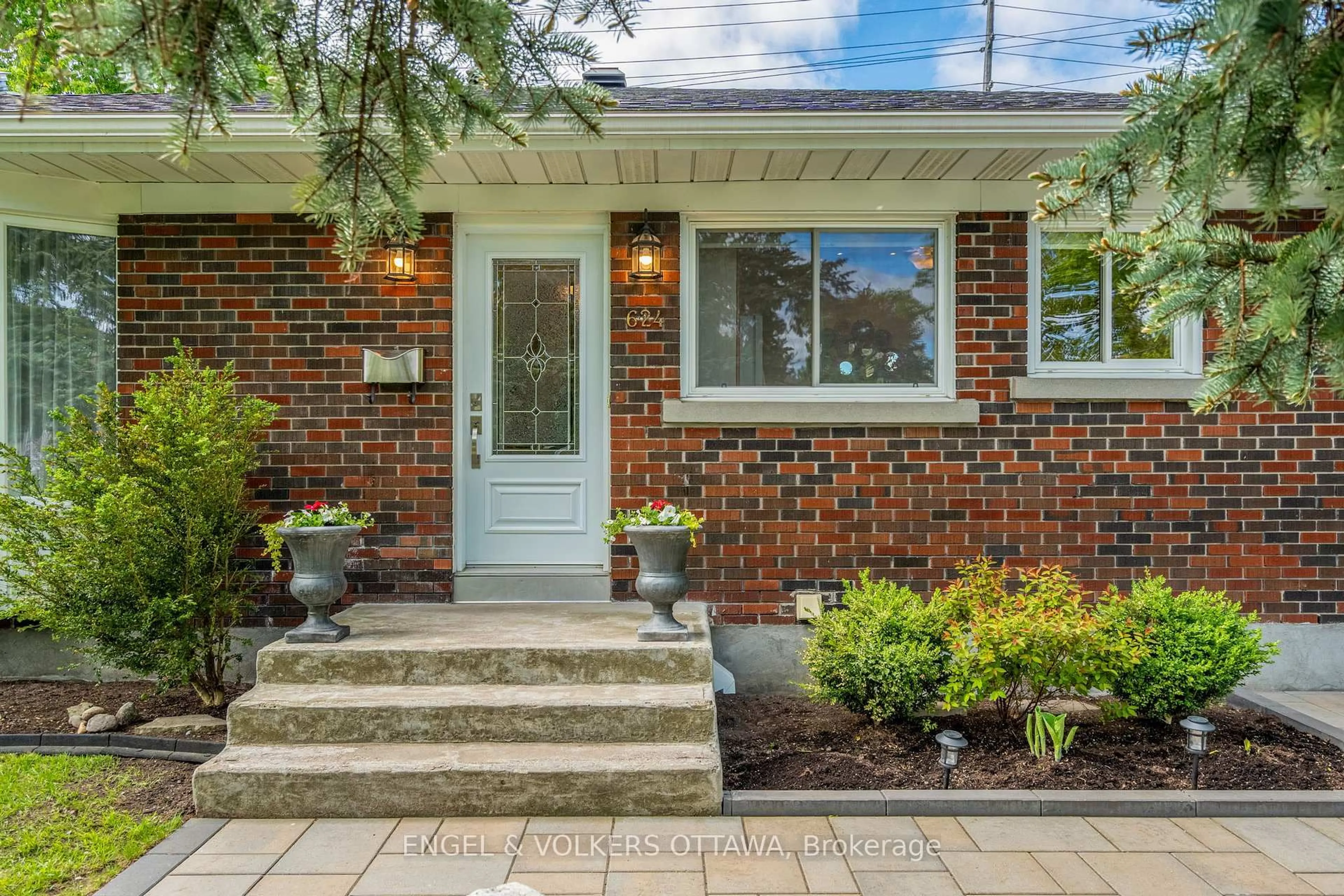 Home with brick exterior material, street for 624 Browning Ave, Ottawa Ontario K1G 0T9