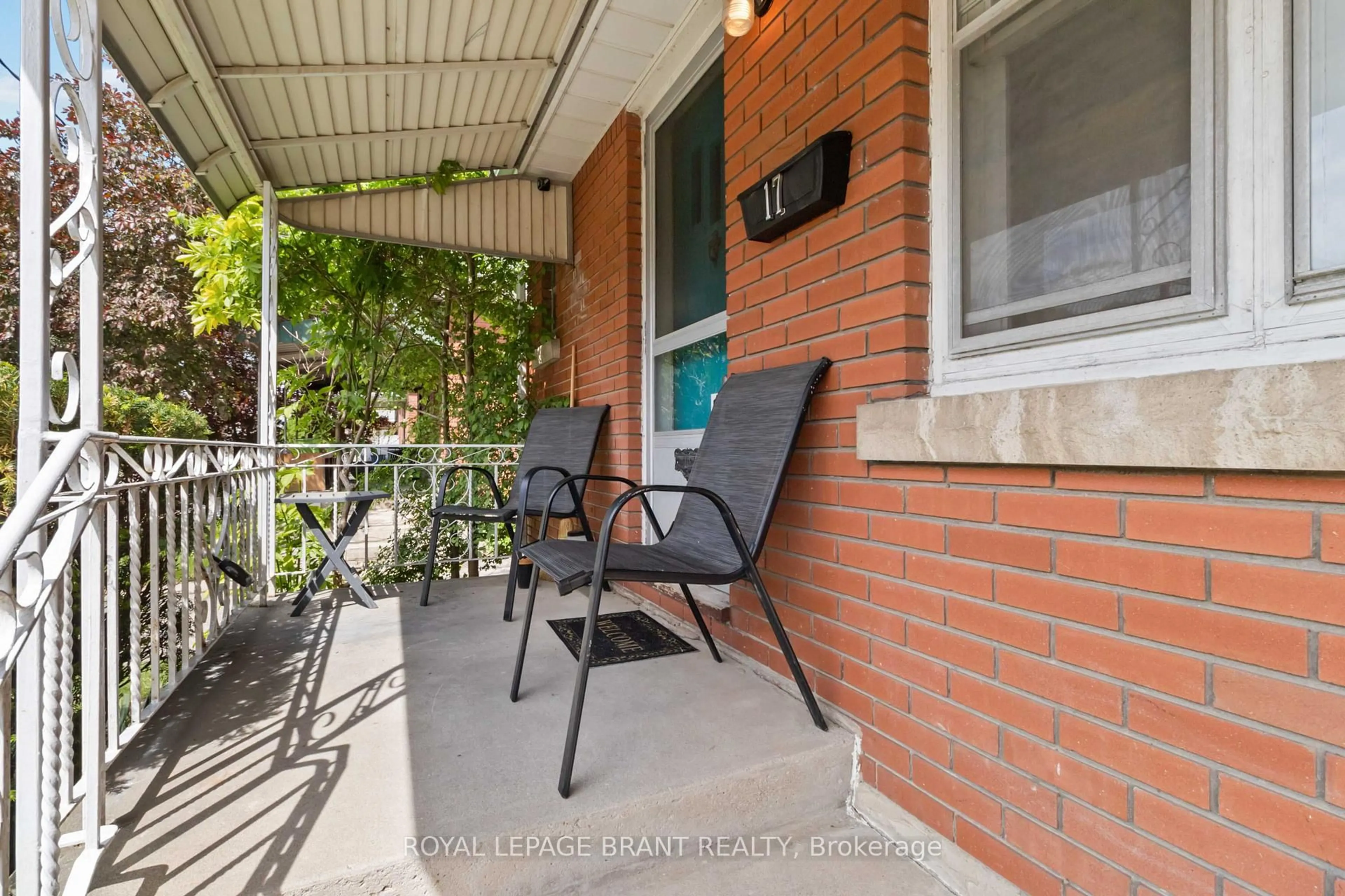 Patio, street for 17 Salisbury Ave, Brantford Ontario N3S 1M6