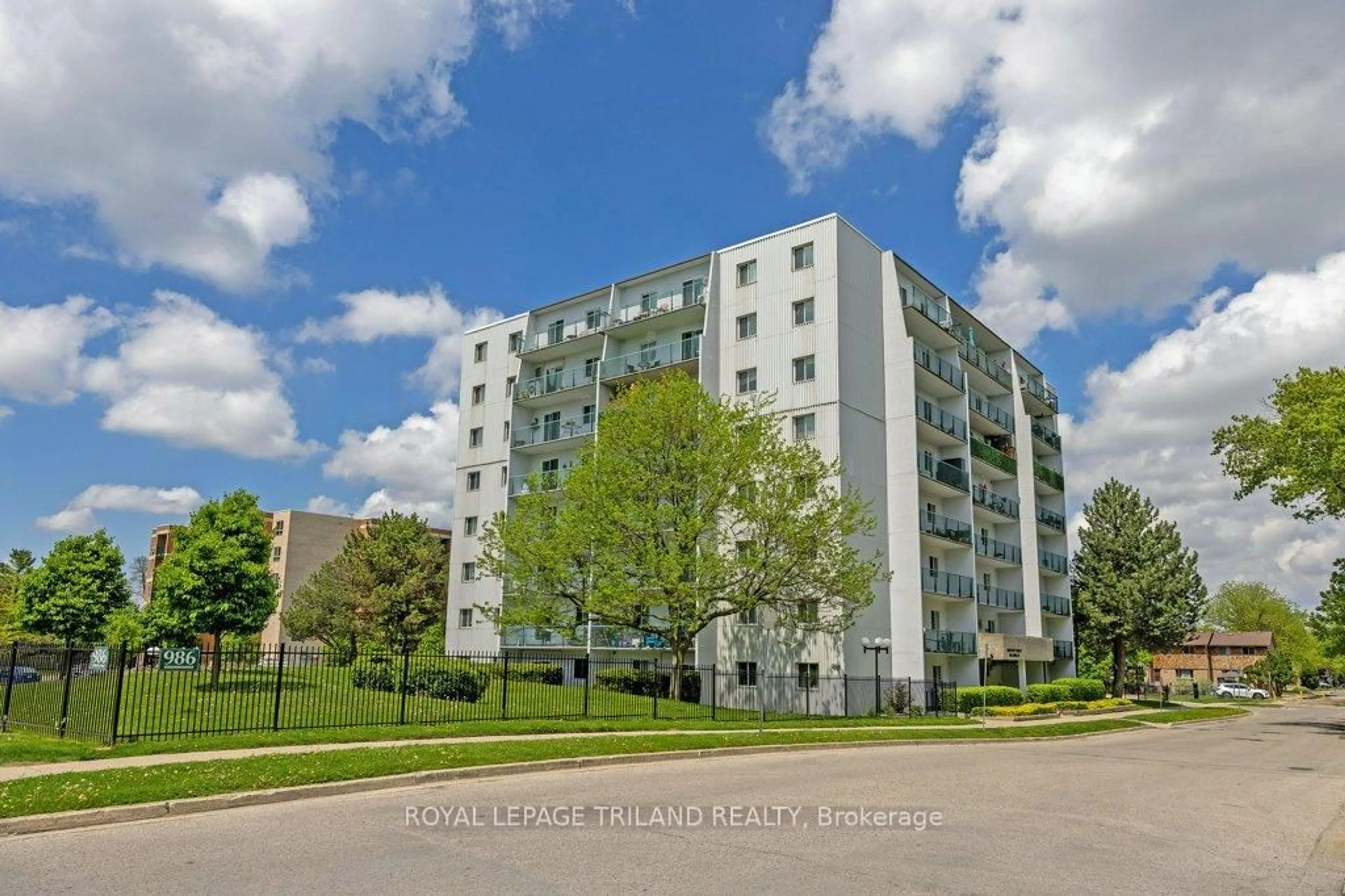 A pic from outside/outdoor area/front of a property/back of a property/a pic from drone, building for 986 Huron St #408, London East Ontario N5Y 5E4