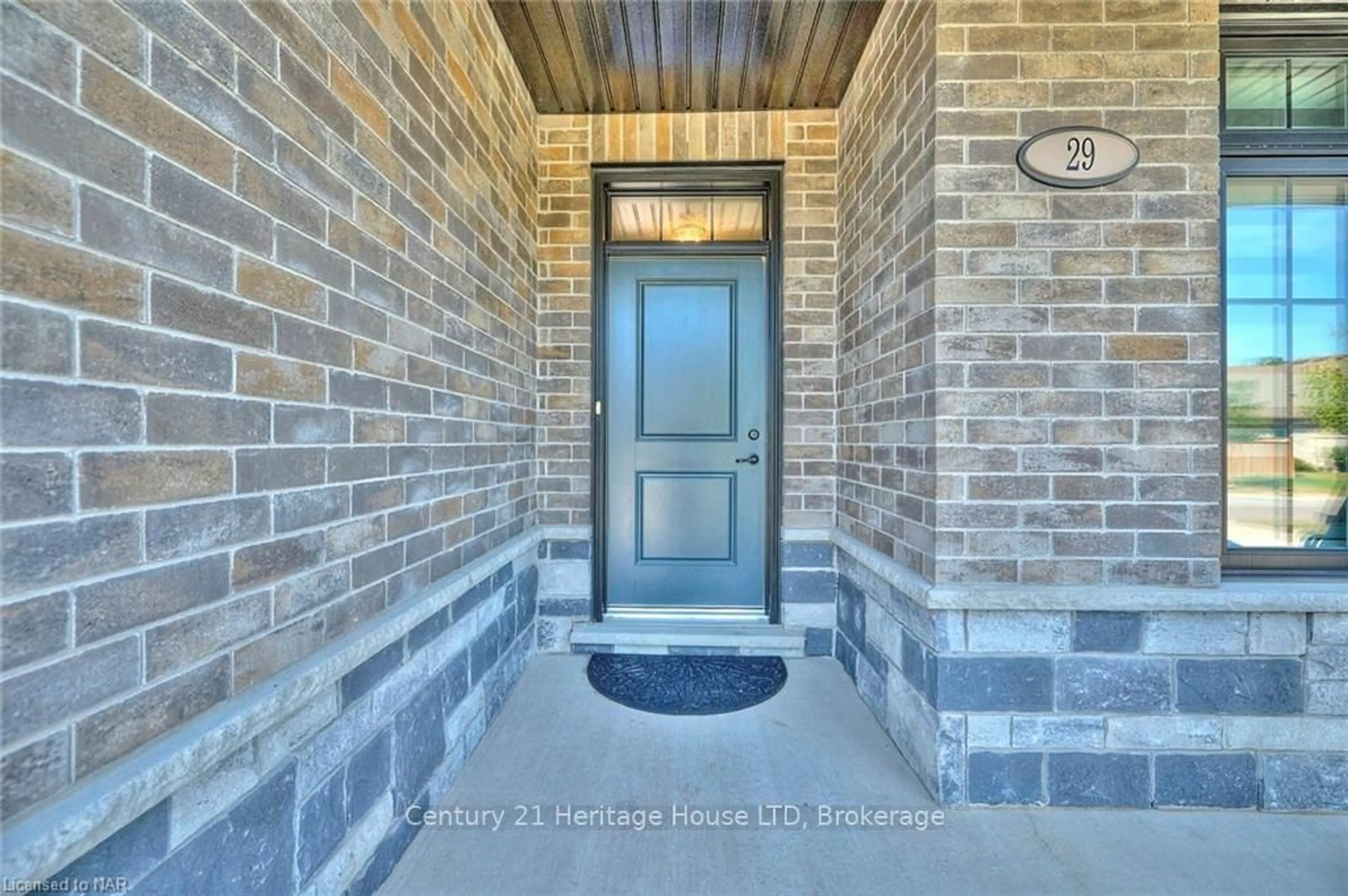 Indoor entryway for 29 MCFARLAND St, Thorold Ontario L0S 1K0