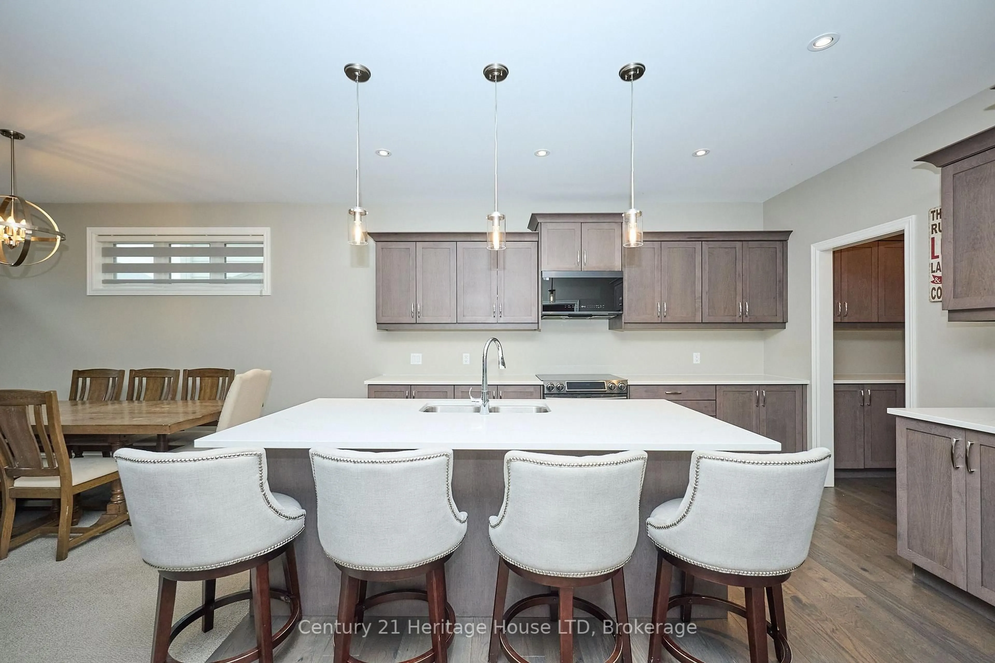 Open concept kitchen, unknown for 29 MCFARLAND St, Thorold Ontario L0S 1K0