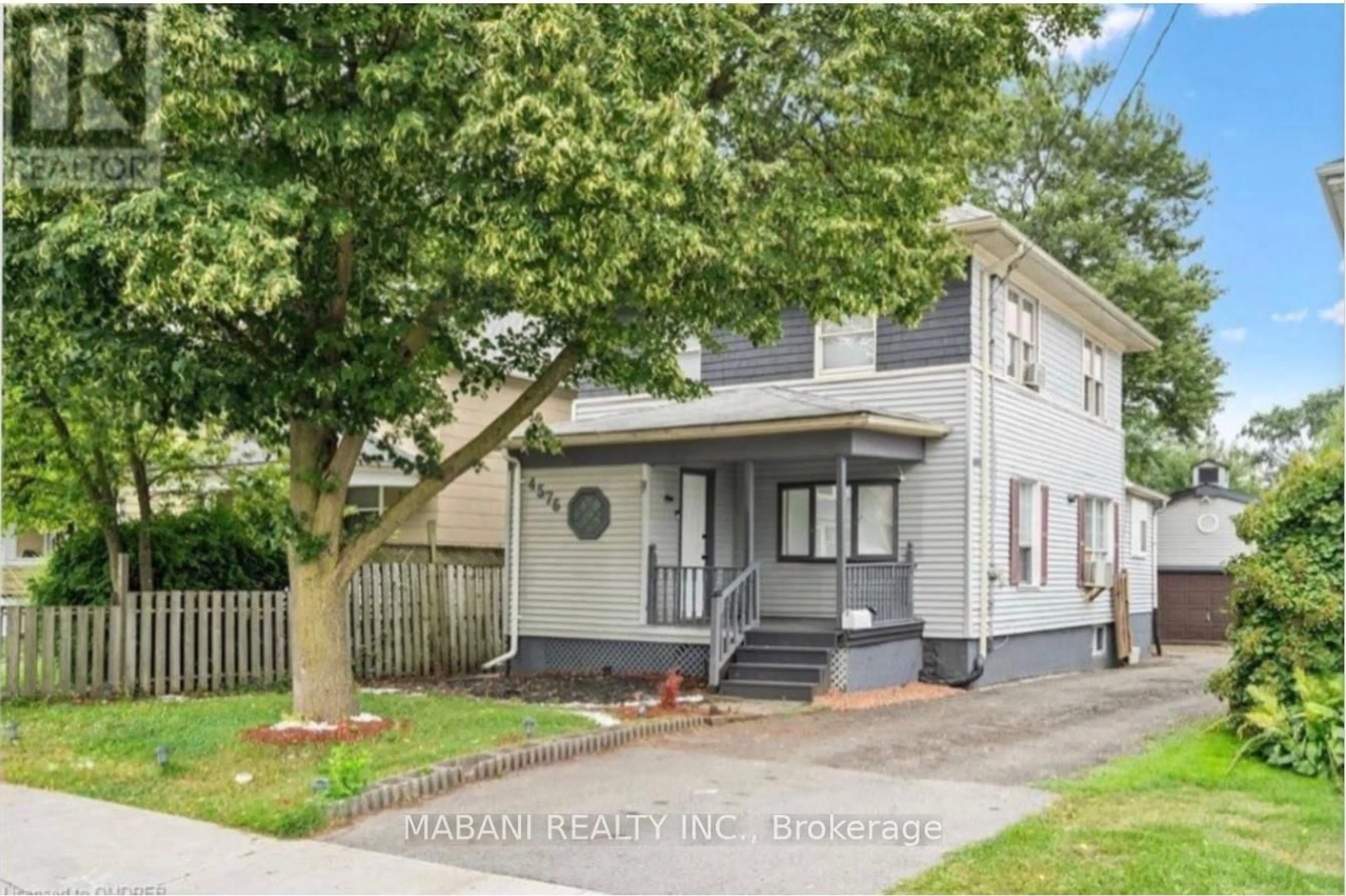 Home with vinyl exterior material, street for 4576 FOURTH Ave, Niagara Falls Ontario L2E 4N6