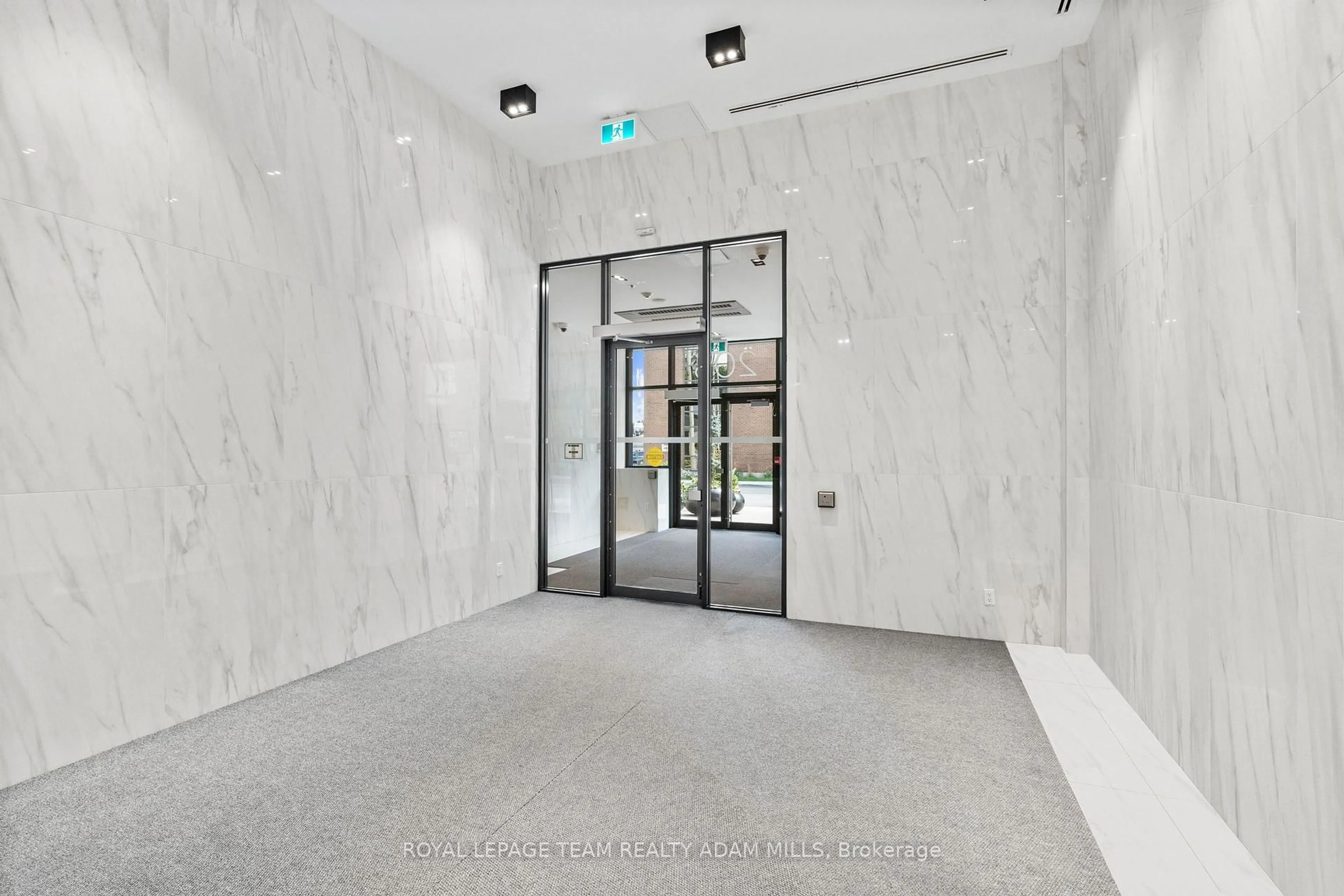 Indoor foyer for 203 CATHERINE St #908, Ottawa Ontario K2P 1J5