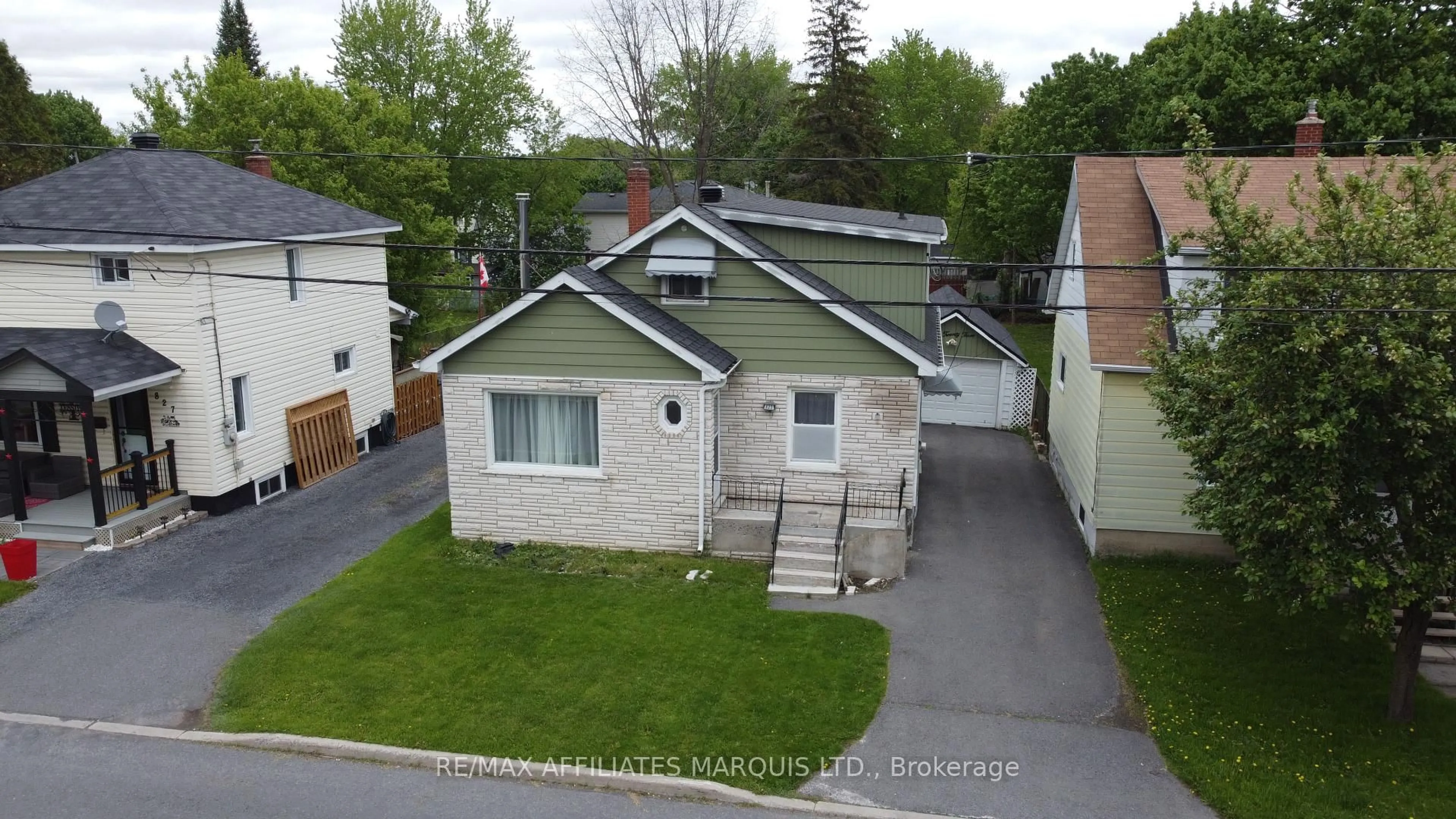 A pic from outside/outdoor area/front of a property/back of a property/a pic from drone, street for 823 Amelia St, Cornwall Ontario K6H 3R5