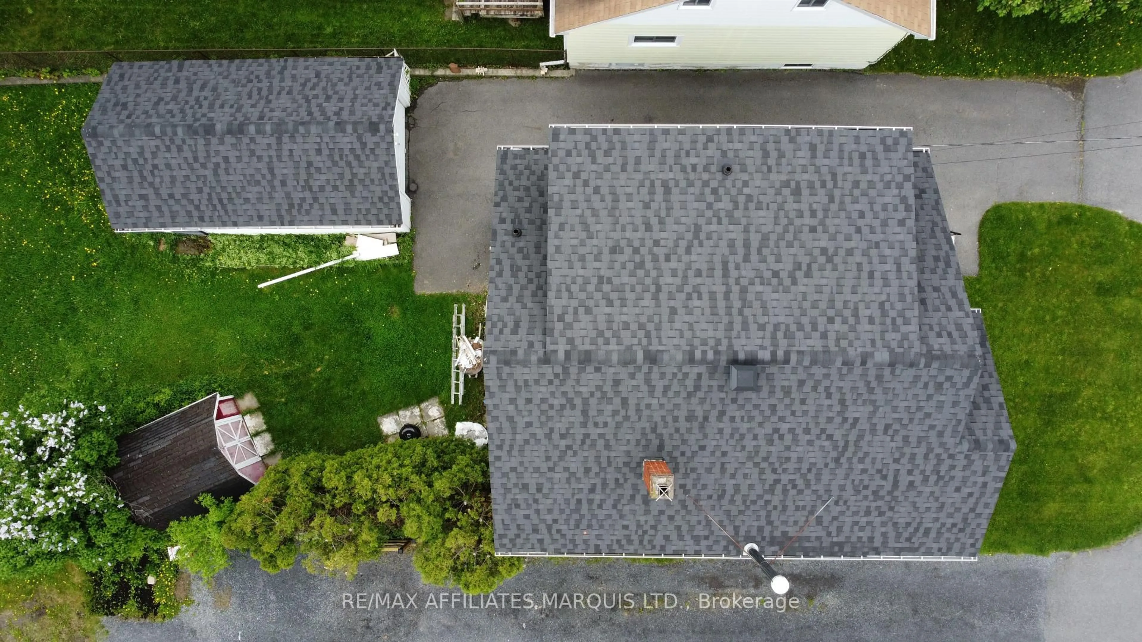 A pic from outside/outdoor area/front of a property/back of a property/a pic from drone, street for 823 Amelia St, Cornwall Ontario K6H 3R5