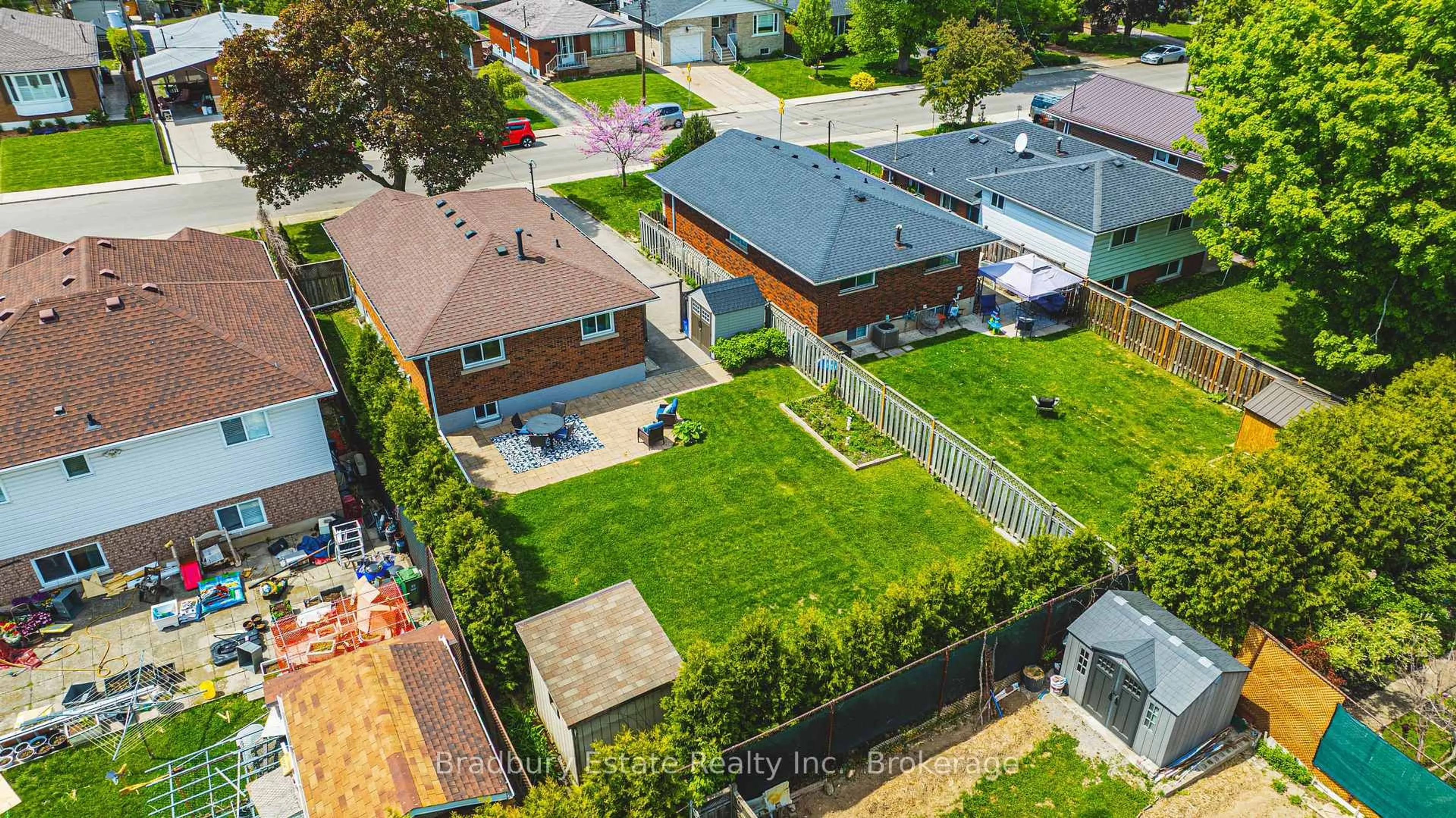 A pic from outside/outdoor area/front of a property/back of a property/a pic from drone, street for 245 West 16th St, Hamilton Ontario L9C 4C7