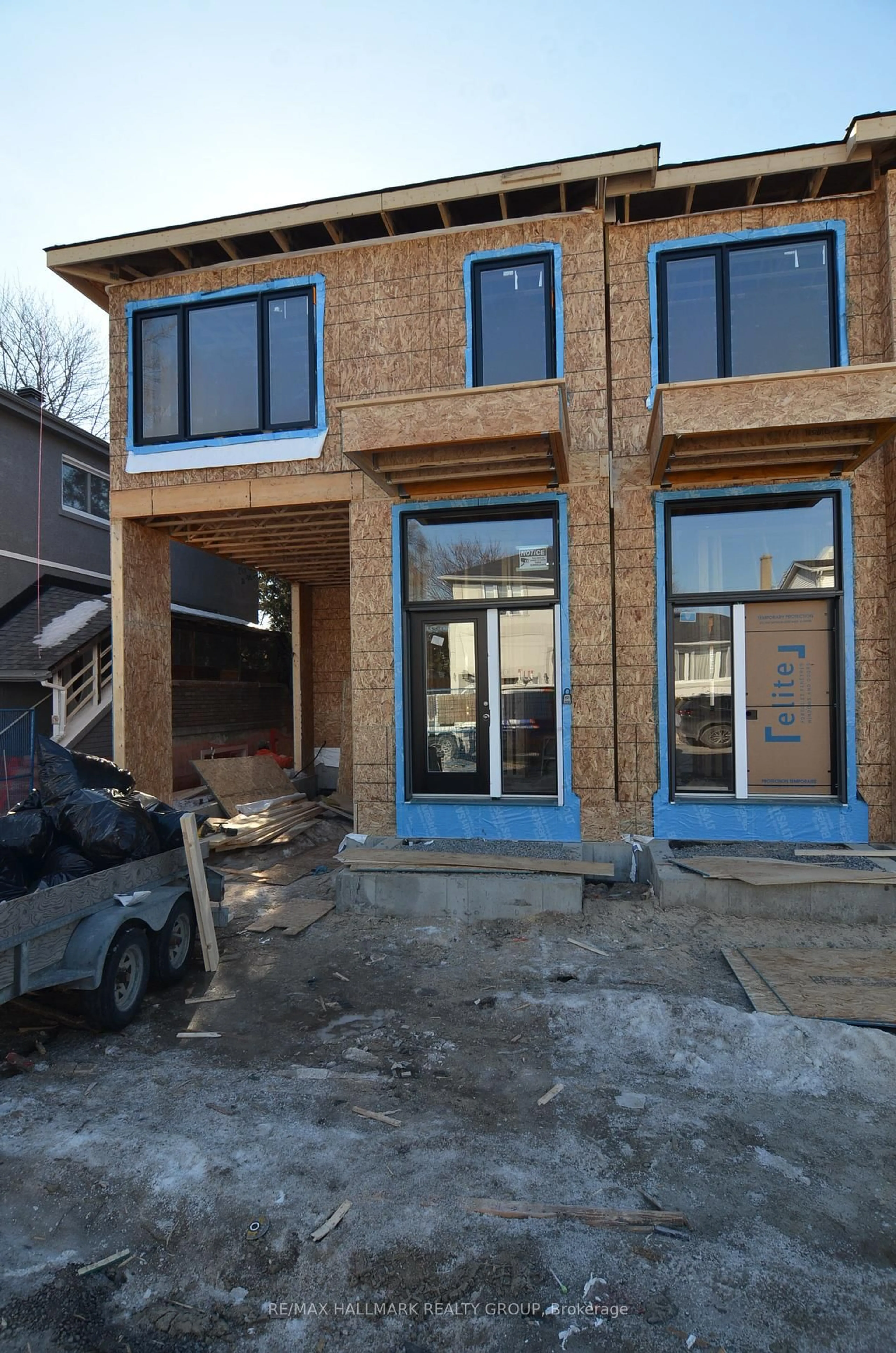 Home with brick exterior material, building for 183 Columbus Ave, Ottawa Ontario K1K 1P7