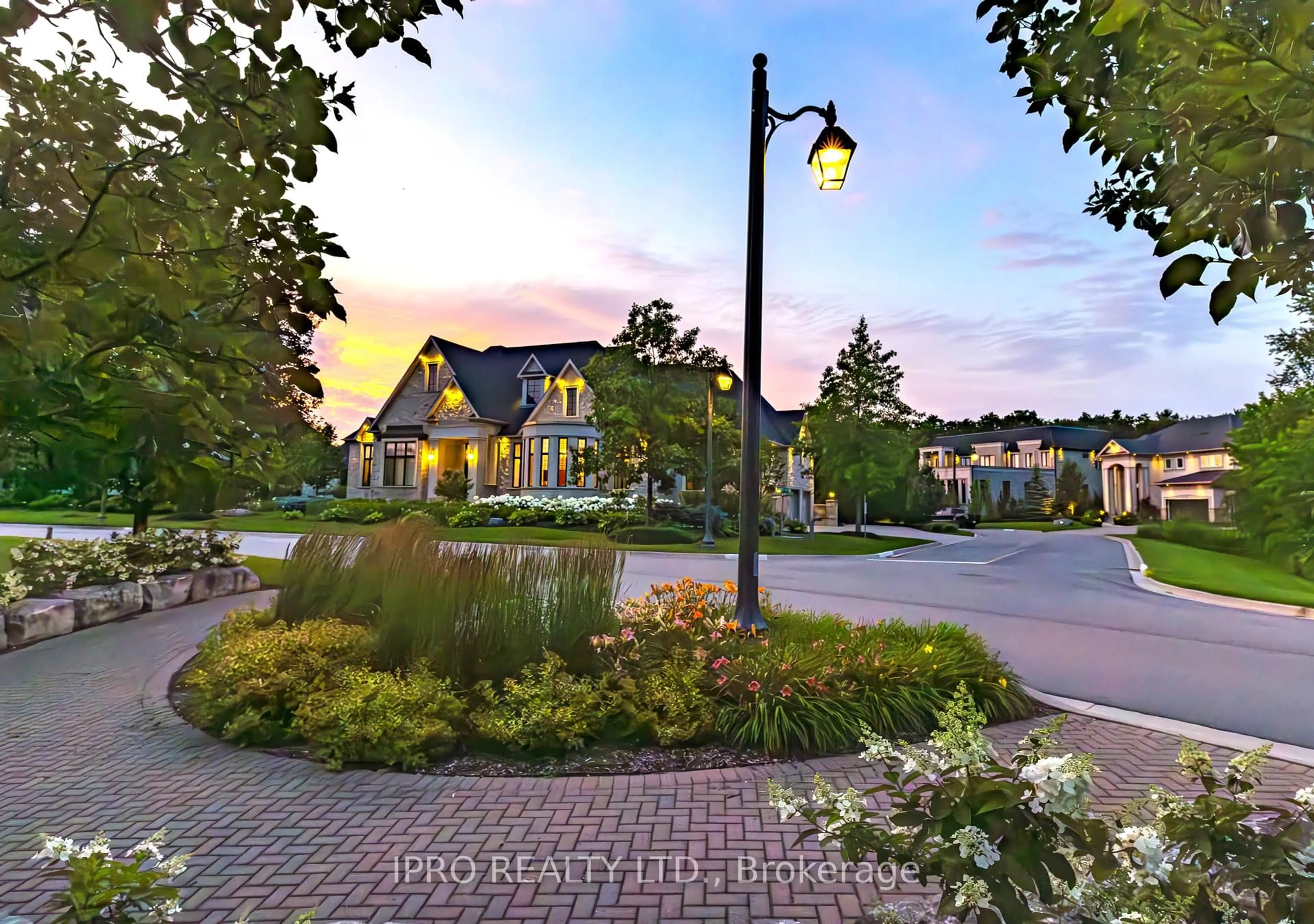 Patio, street for 11 Lambeth Lane #45, Puslinch Ontario N0B 2J0