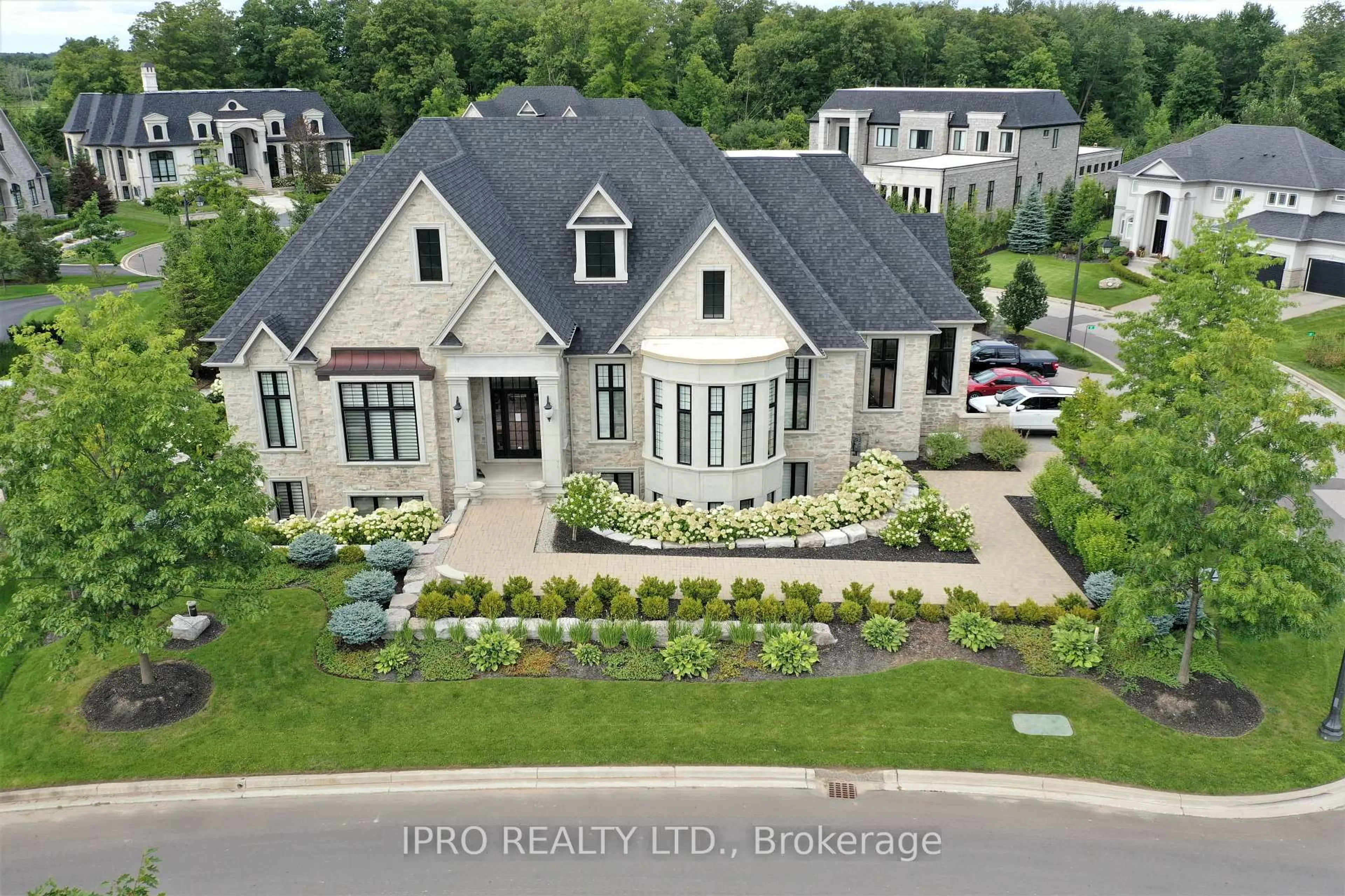 A pic from outside/outdoor area/front of a property/back of a property/a pic from drone, street for 11 Lambeth Lane #45, Puslinch Ontario N0B 2J0