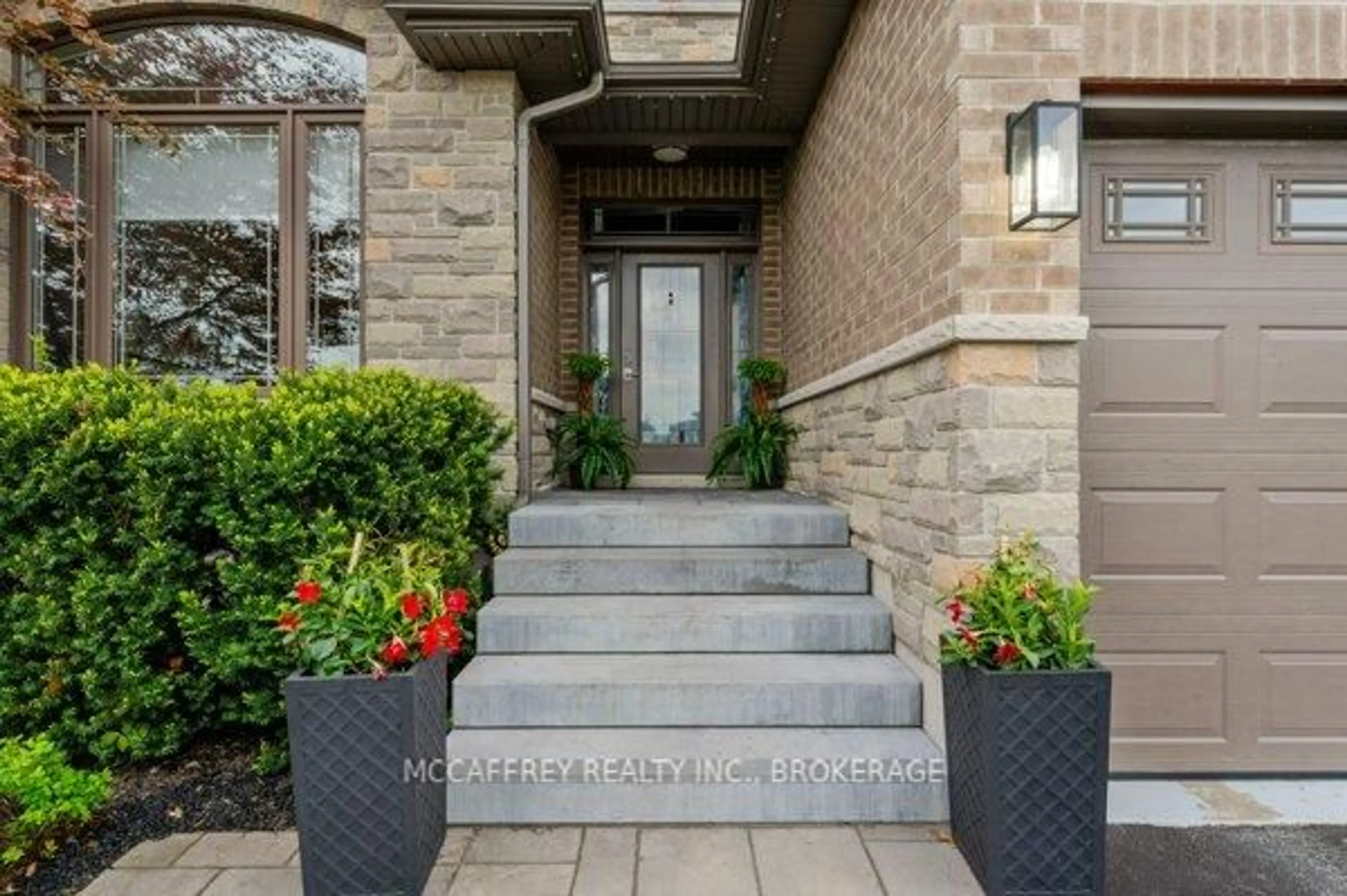 Indoor entryway for 64 Ashwood Cres, Greater Napanee Ontario K7R 0B1