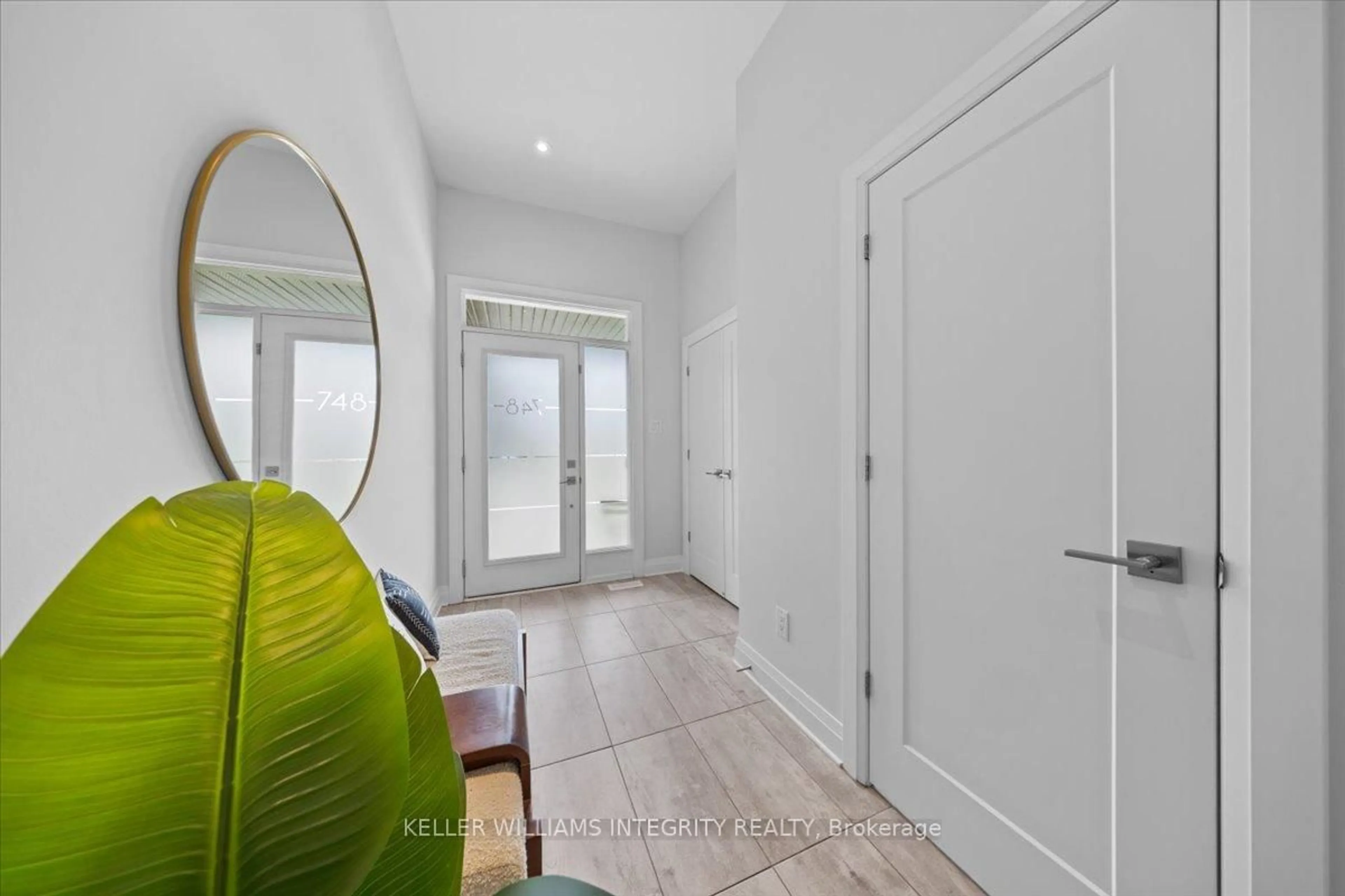 Indoor entryway for 748 Twist Way, Ottawa Ontario K2V 0M9