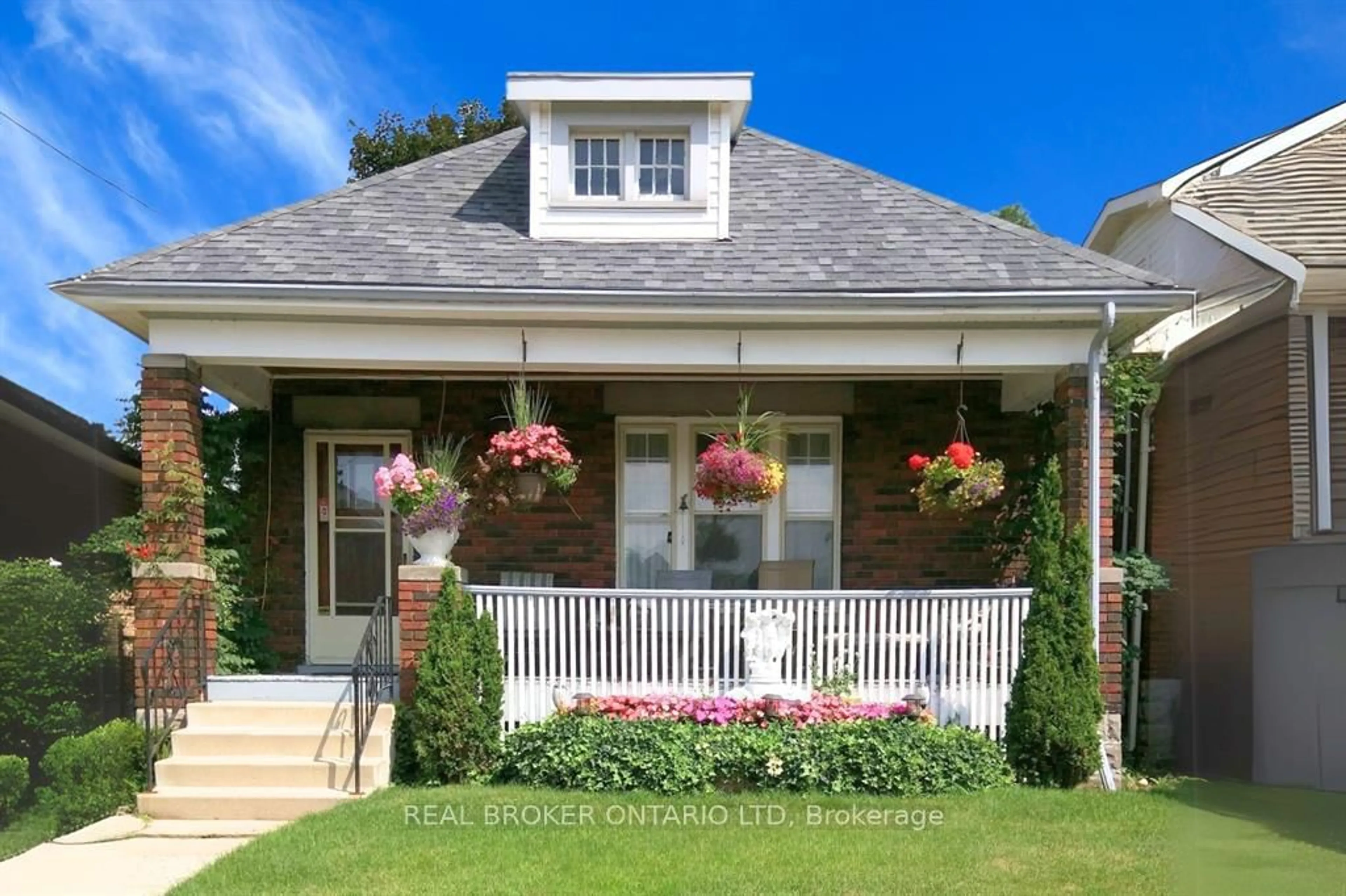 Home with vinyl exterior material, street for 40 Terrence St, London East Ontario N5Z 1C4