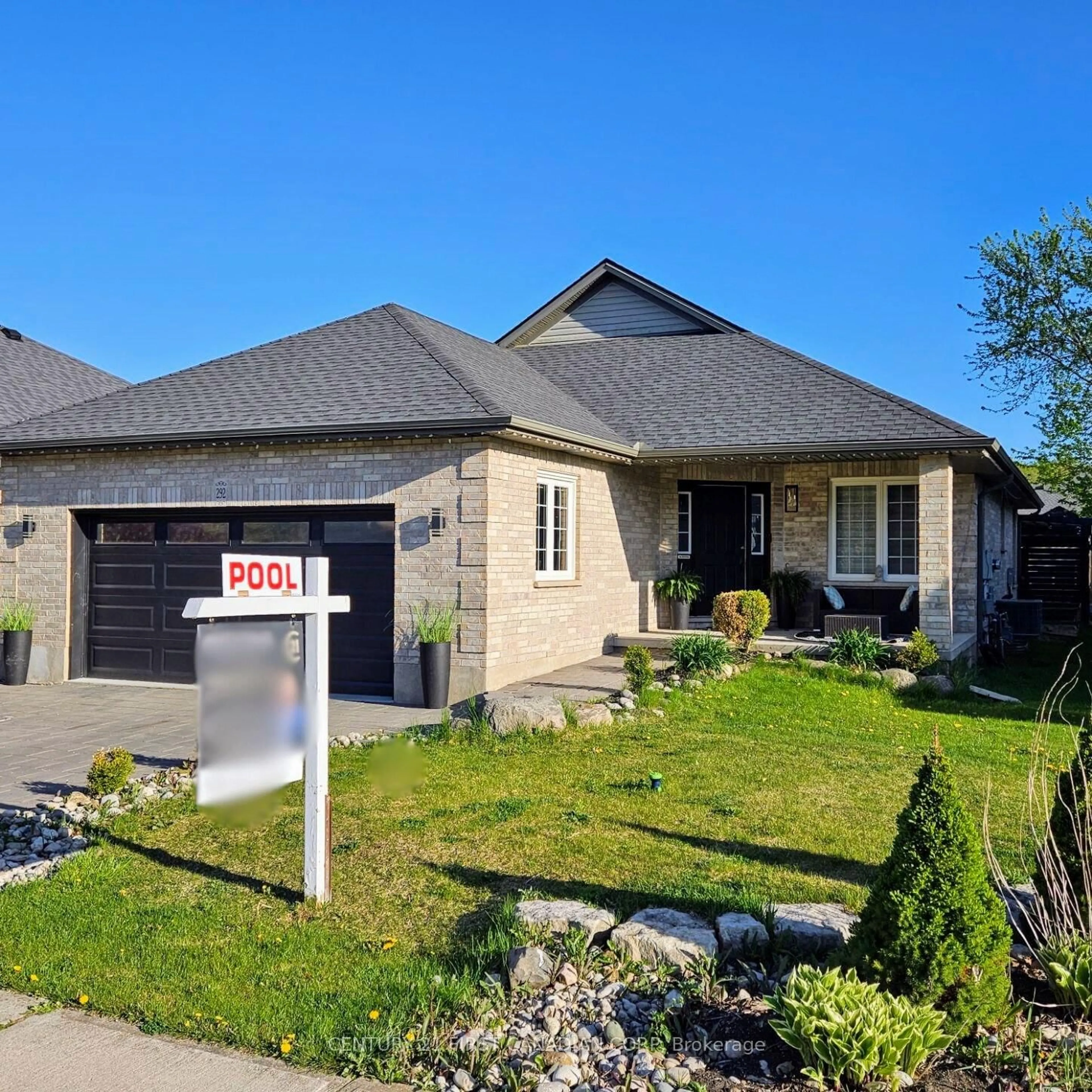 Home with vinyl exterior material, street for 292 Thorn Dr, Strathroy-Caradoc Ontario N7G 4E1