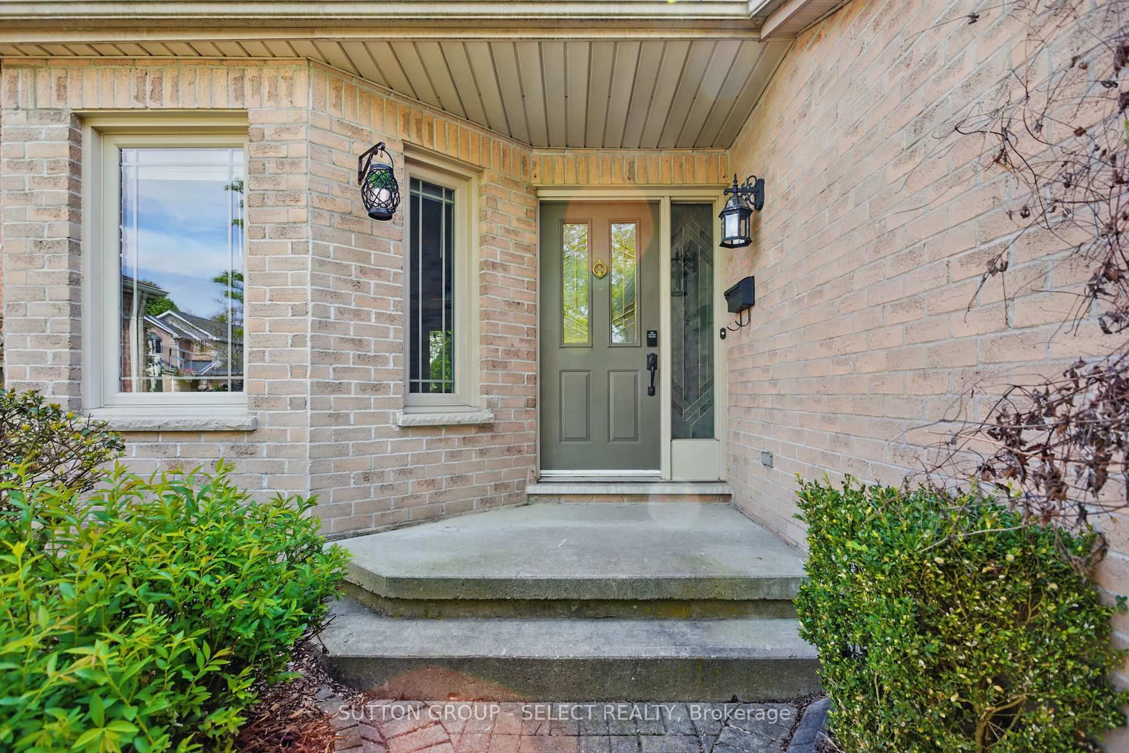 Indoor entryway for 59 LAUREL Cres, London North Ontario N6H 4X5
