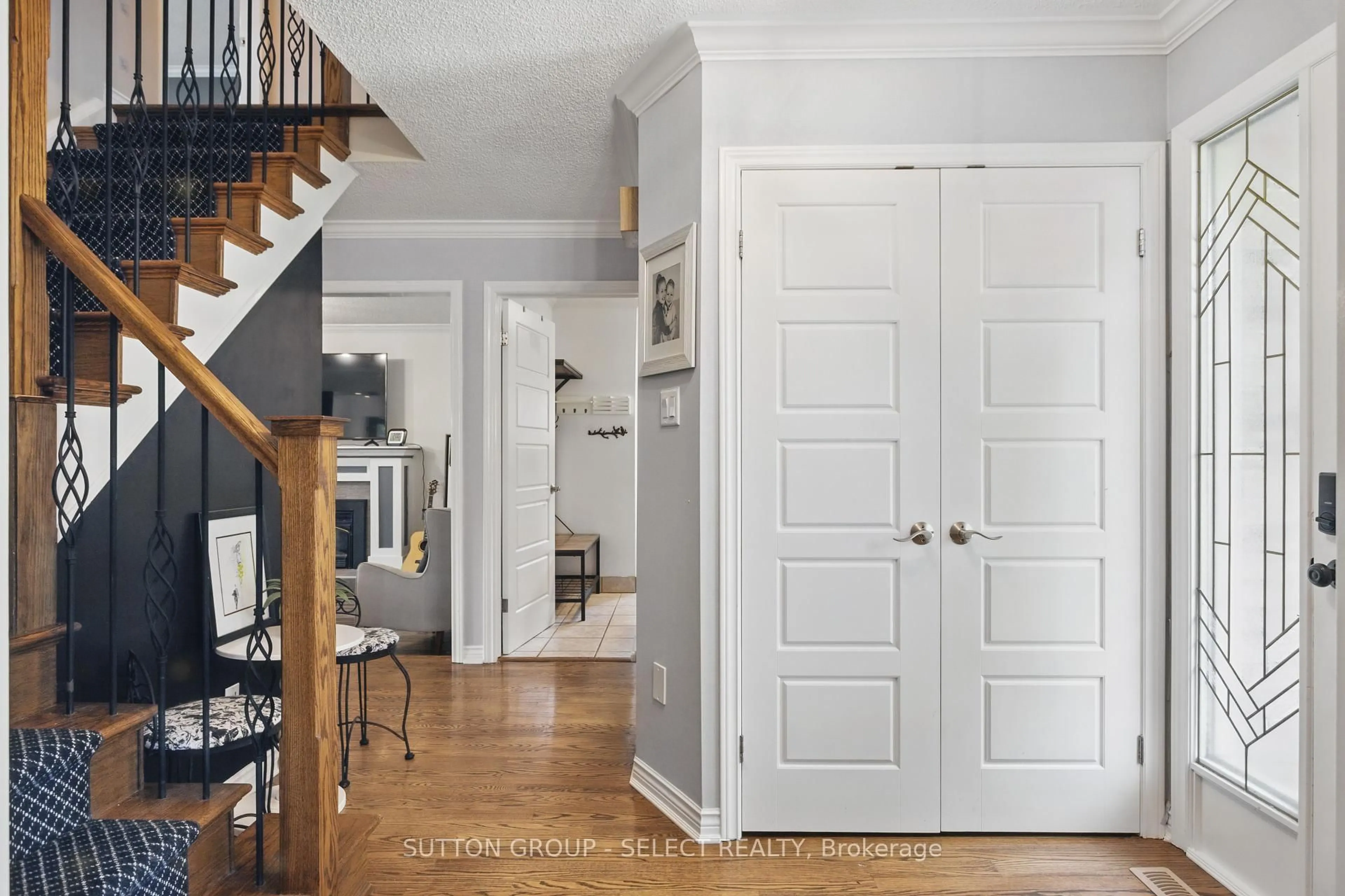 Indoor entryway for 59 LAUREL Cres, London North Ontario N6H 4X5