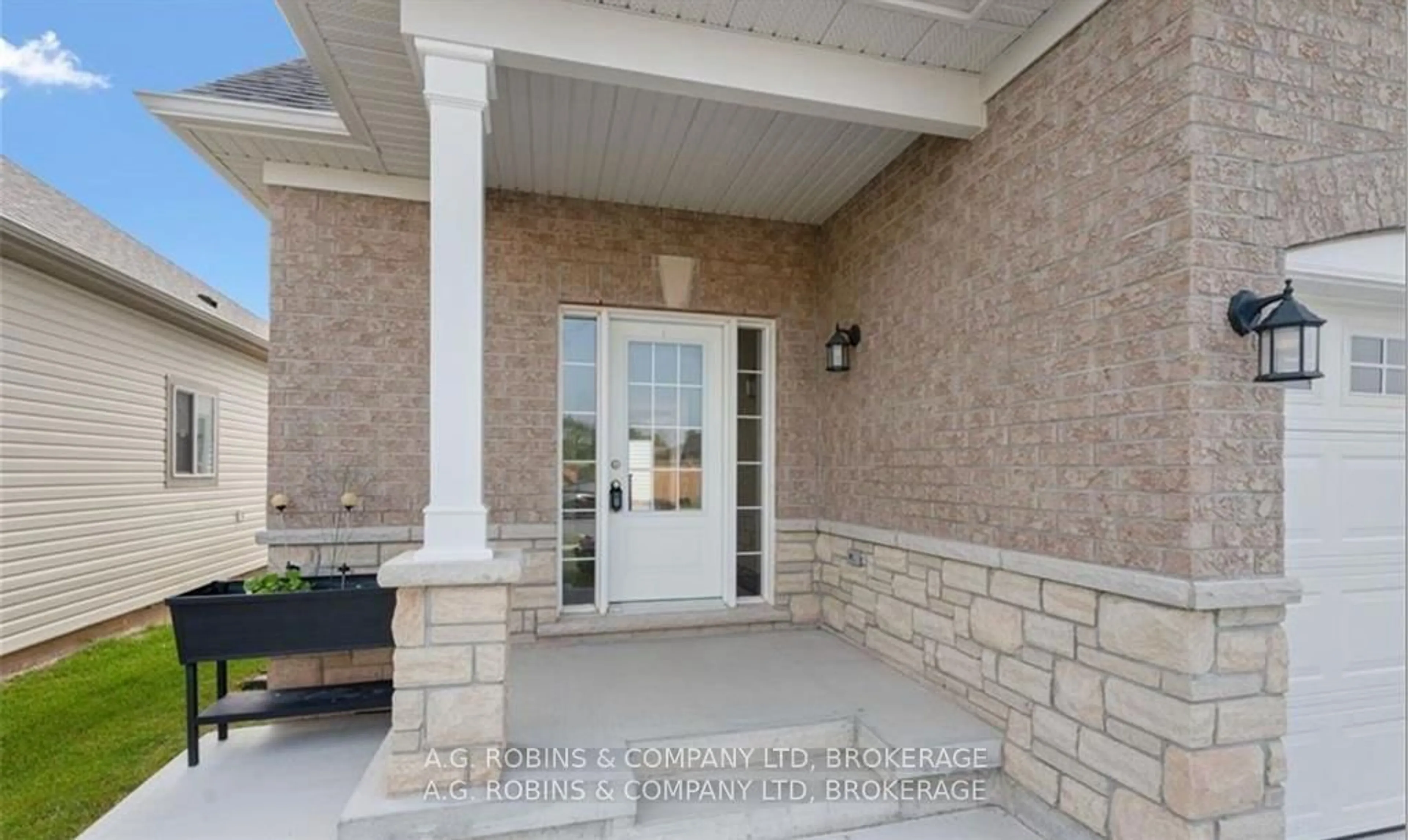 Indoor entryway for 408 Hummel Cres, Fort Erie Ontario L2A 0E8