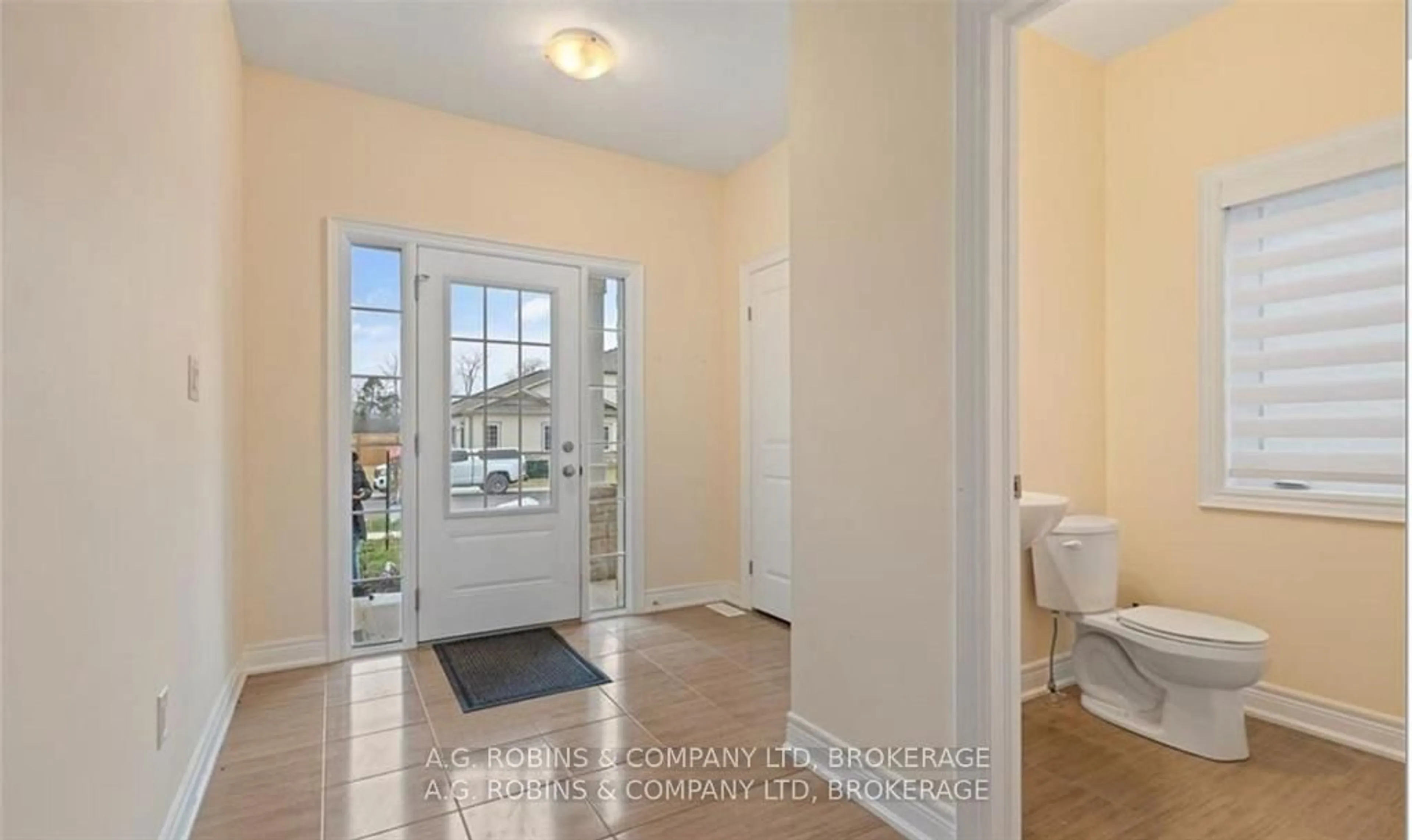 Indoor entryway for 408 Hummel Cres, Fort Erie Ontario L2A 0E8
