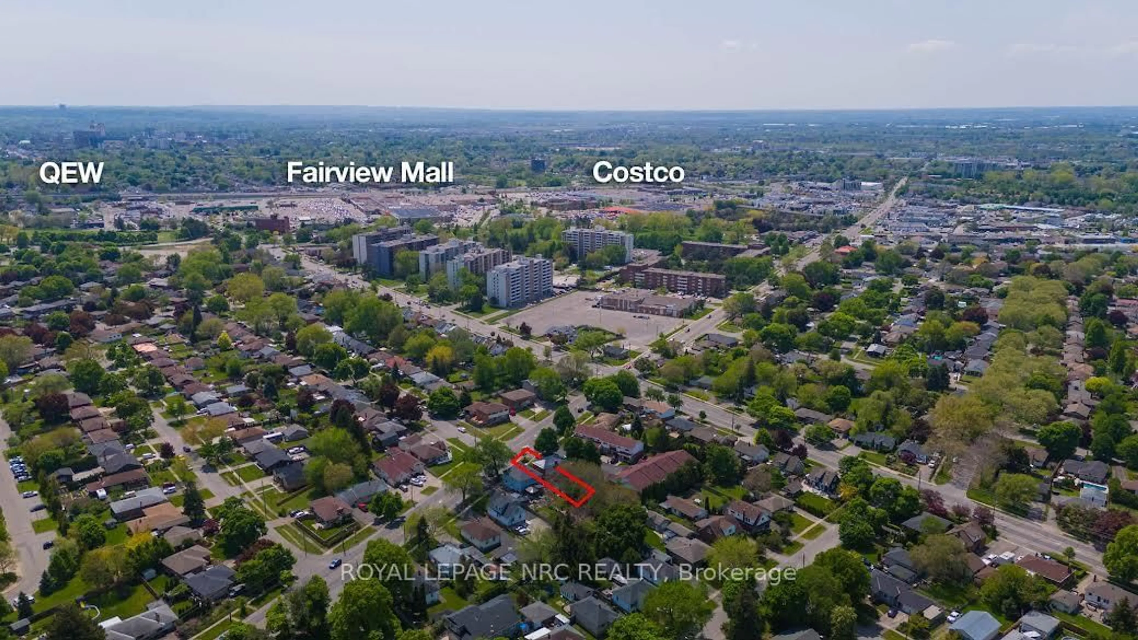 A pic from outside/outdoor area/front of a property/back of a property/a pic from drone, unknown for 261 SCOTT St #B, St. Catharines Ontario L2N 1H9