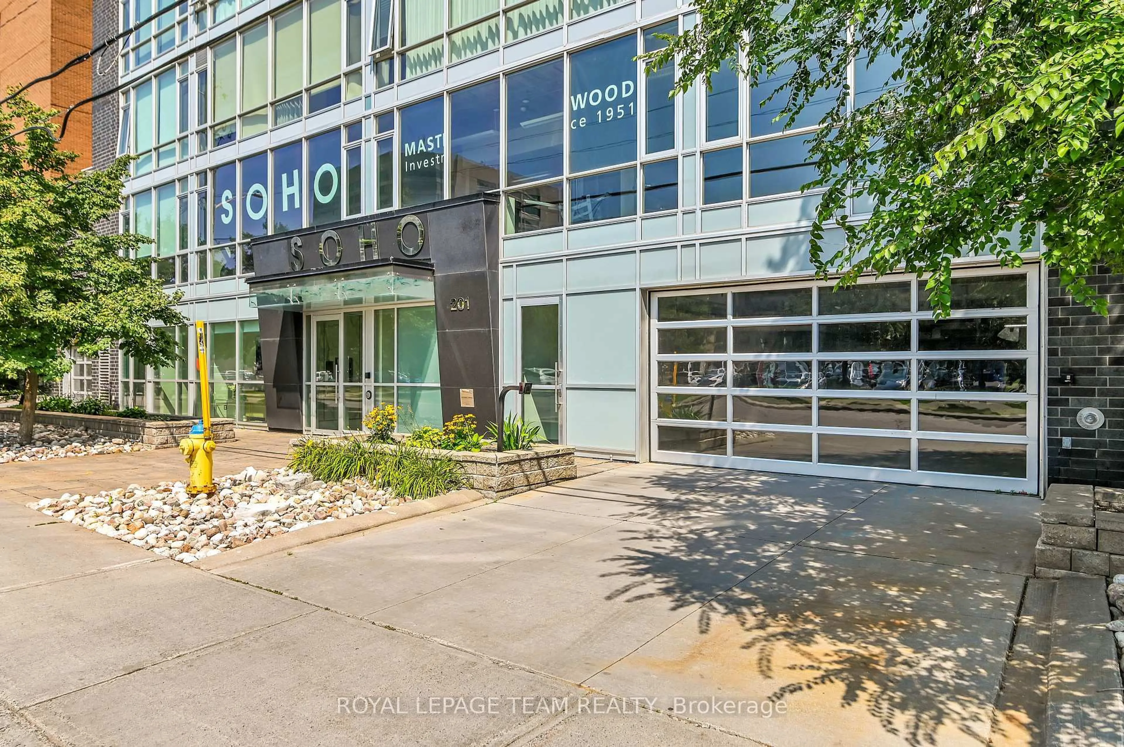 Indoor foyer for 201 Parkdale Ave #802, Ottawa Ontario K1Y 1E8